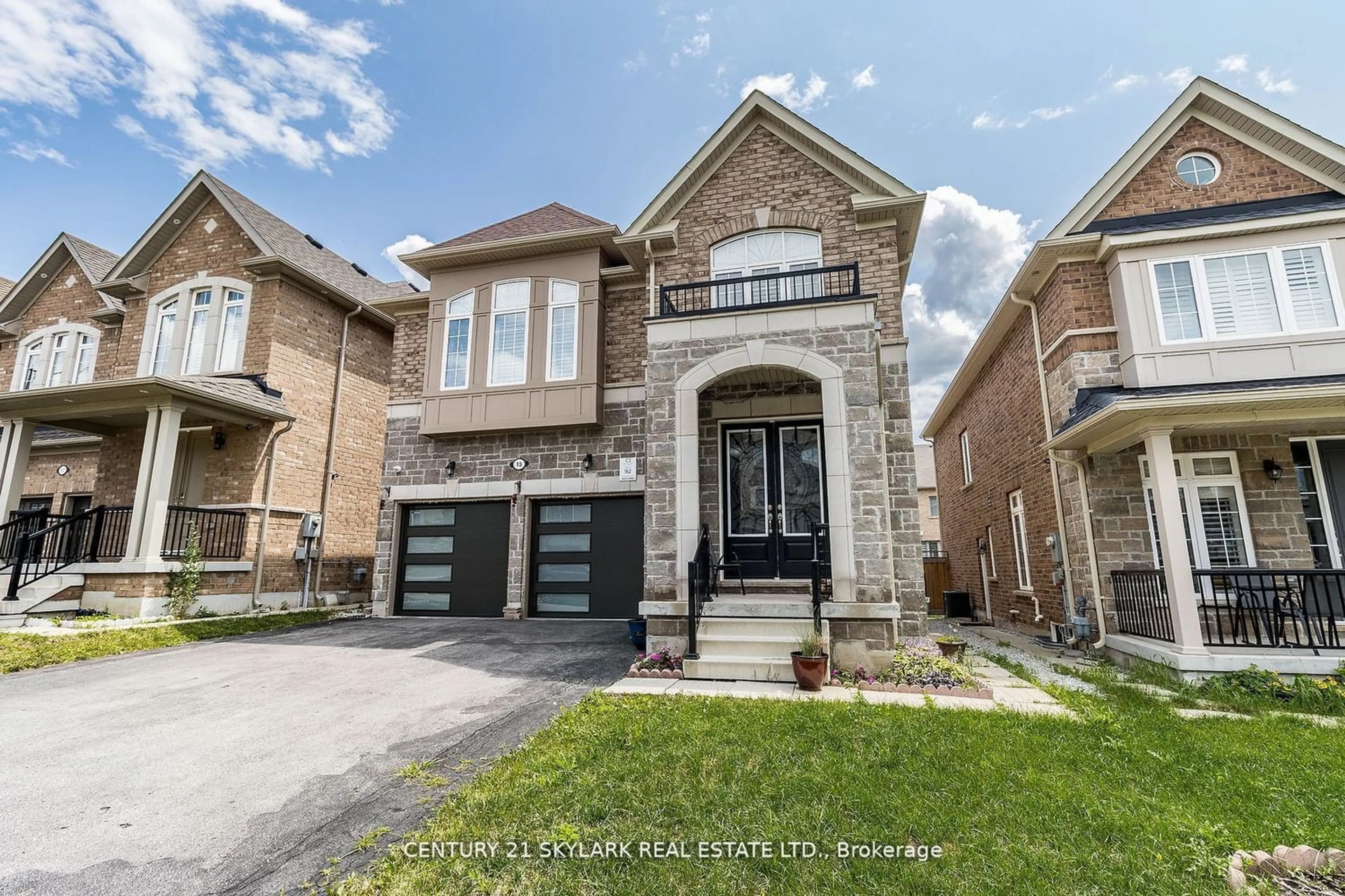 Home with brick exterior material for 15 Ingleside Rd, Brampton Ontario L6Y 0Z2