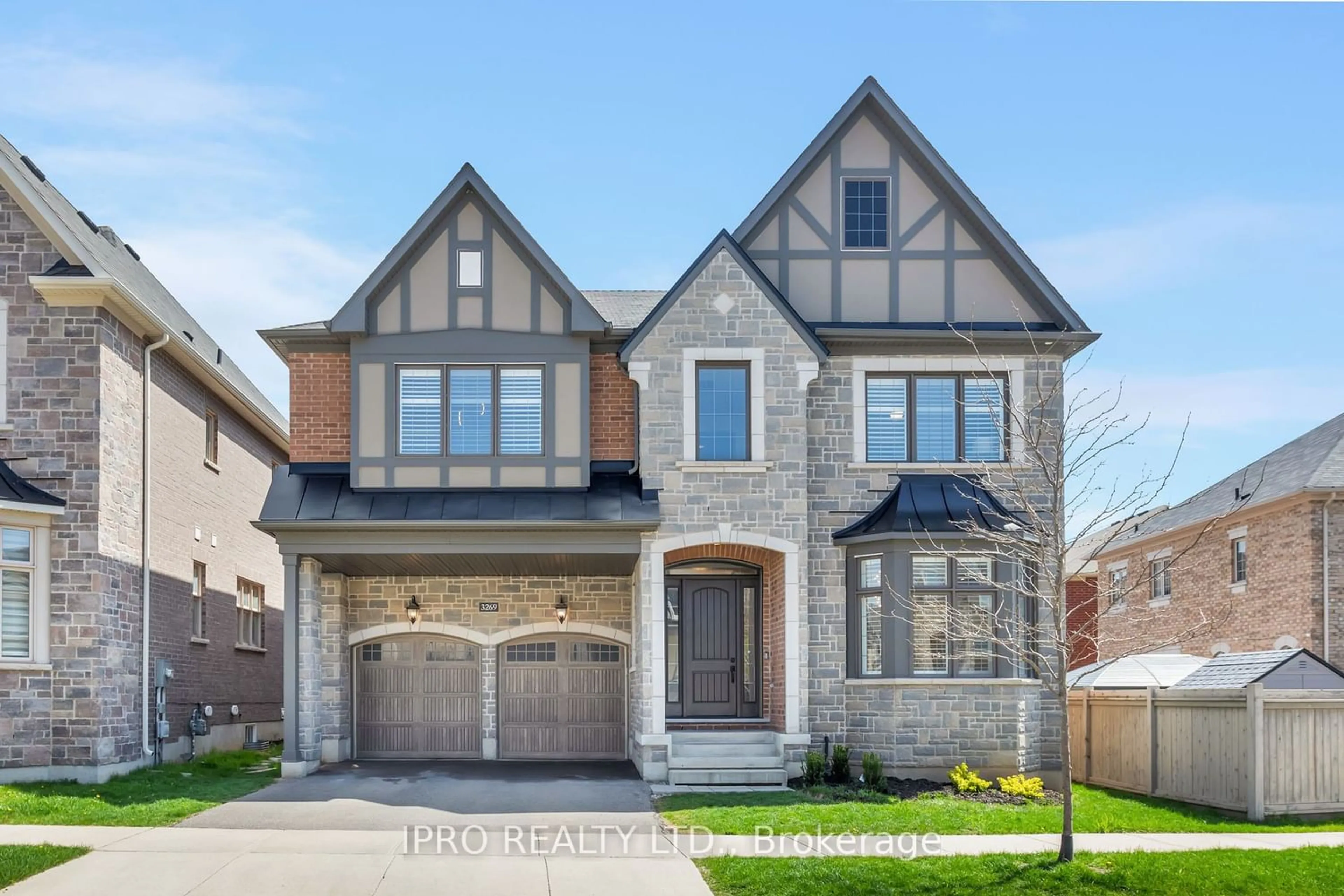 Home with brick exterior material for 3269 Charles Biggar Dr, Oakville Ontario L6M 1N3