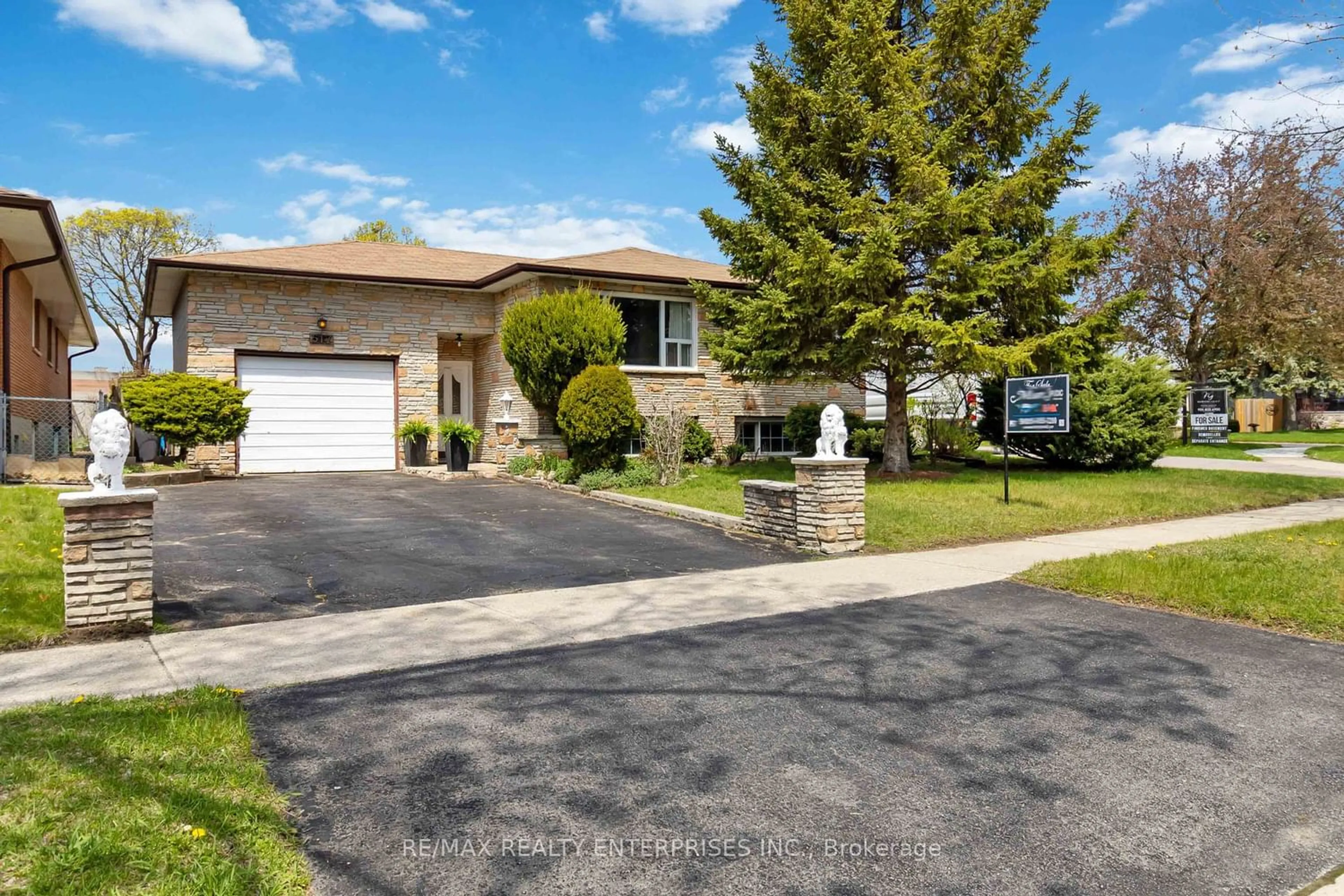 Frontside or backside of a home for 517 Corbin Crt, Mississauga Ontario L5A 1M2