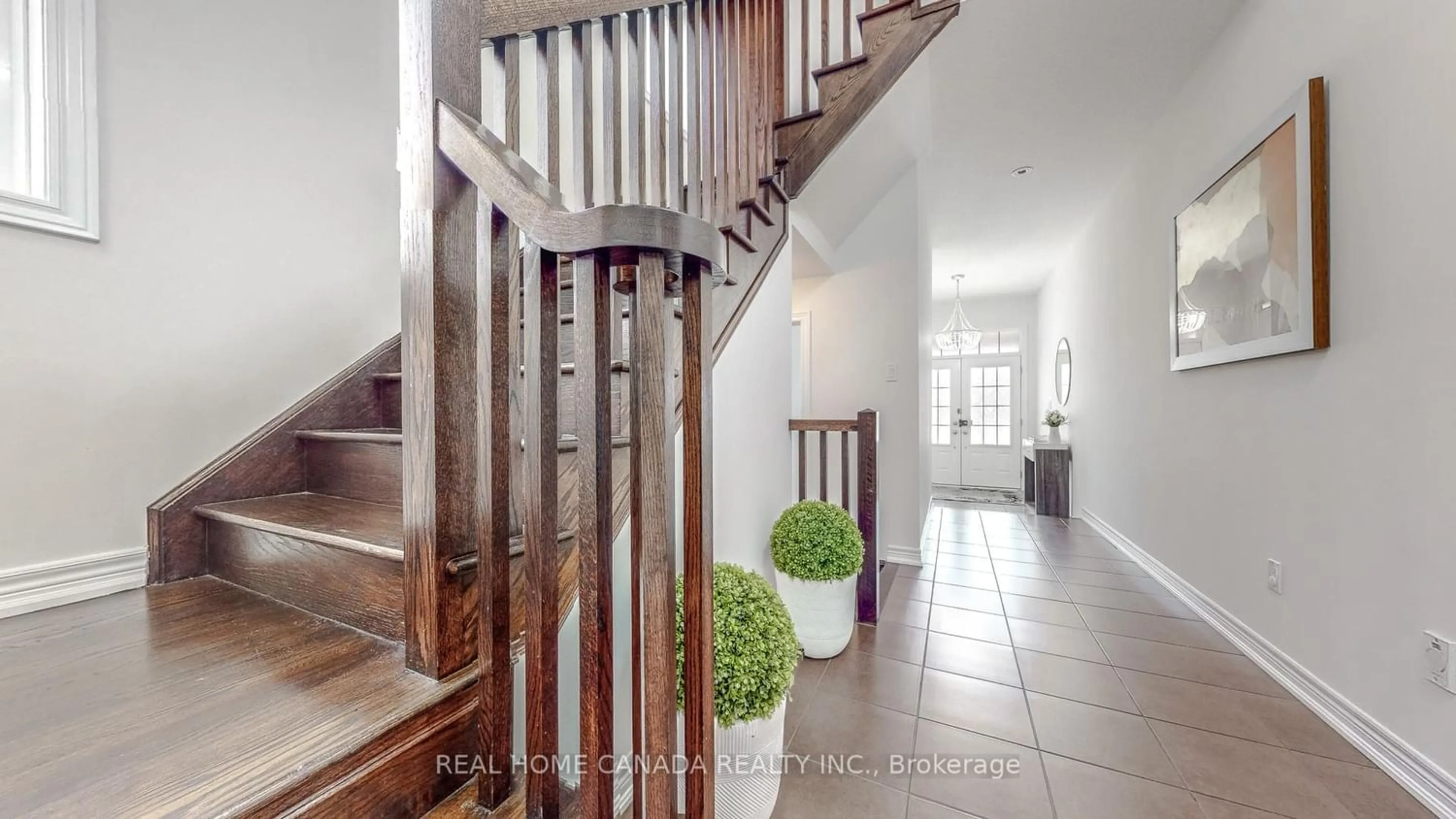 Indoor entryway for 3229 Liptay Ave, Oakville Ontario L6M 0M7