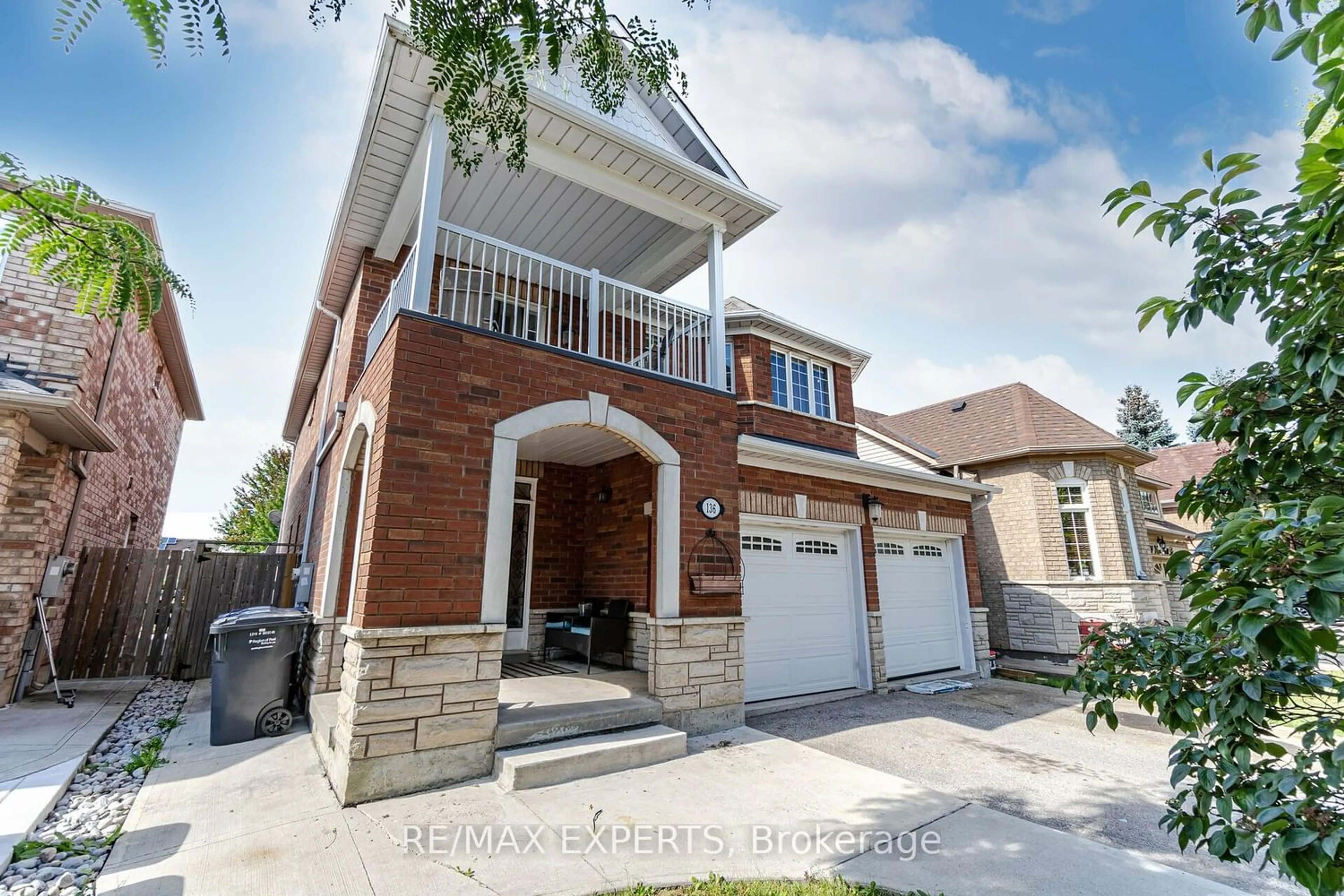 Home with brick exterior material for 136 Van Scott Dr, Brampton Ontario L7A 1N5