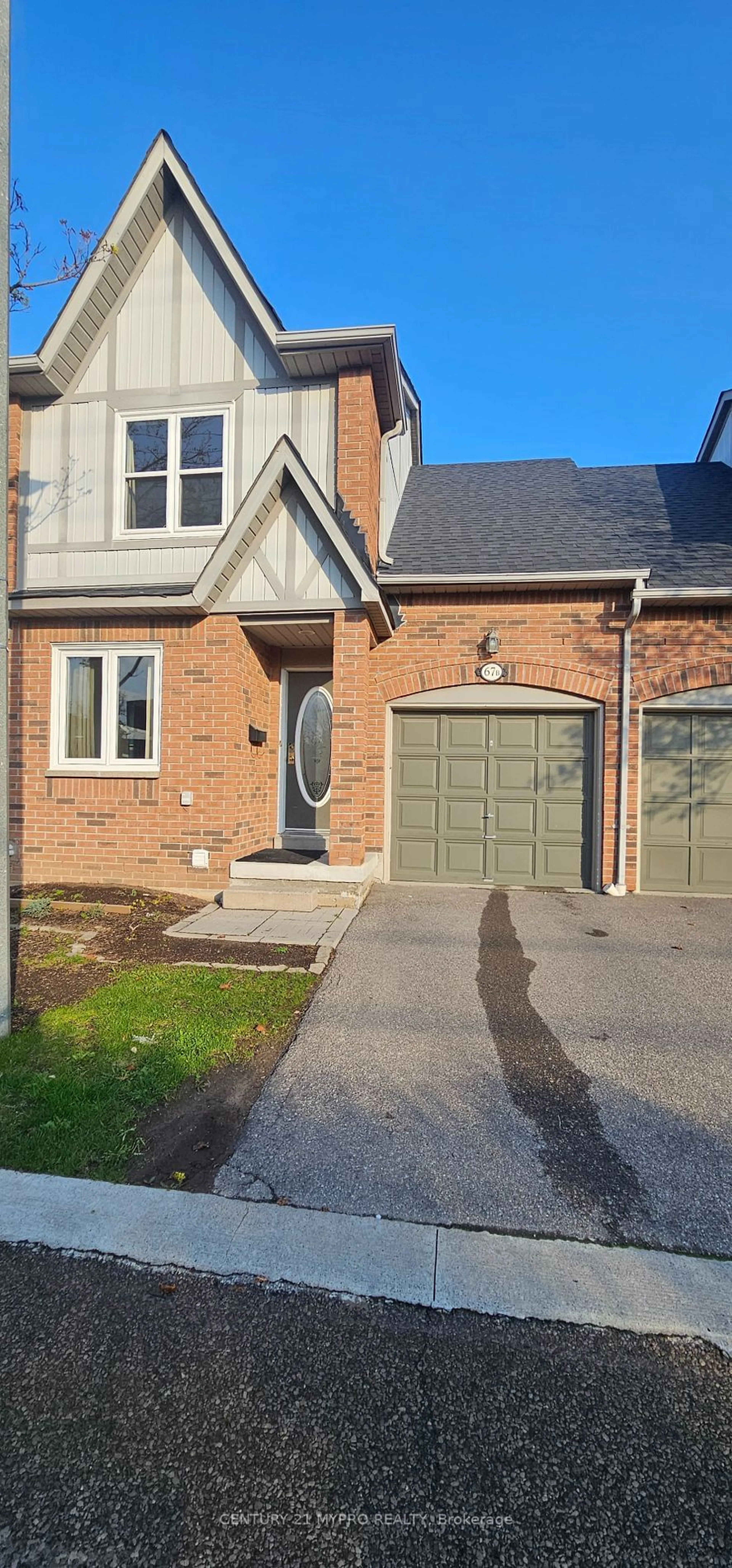 Home with brick exterior material for 5865 Dalebrook Cres #67B, Mississauga Ontario L5M 5X1
