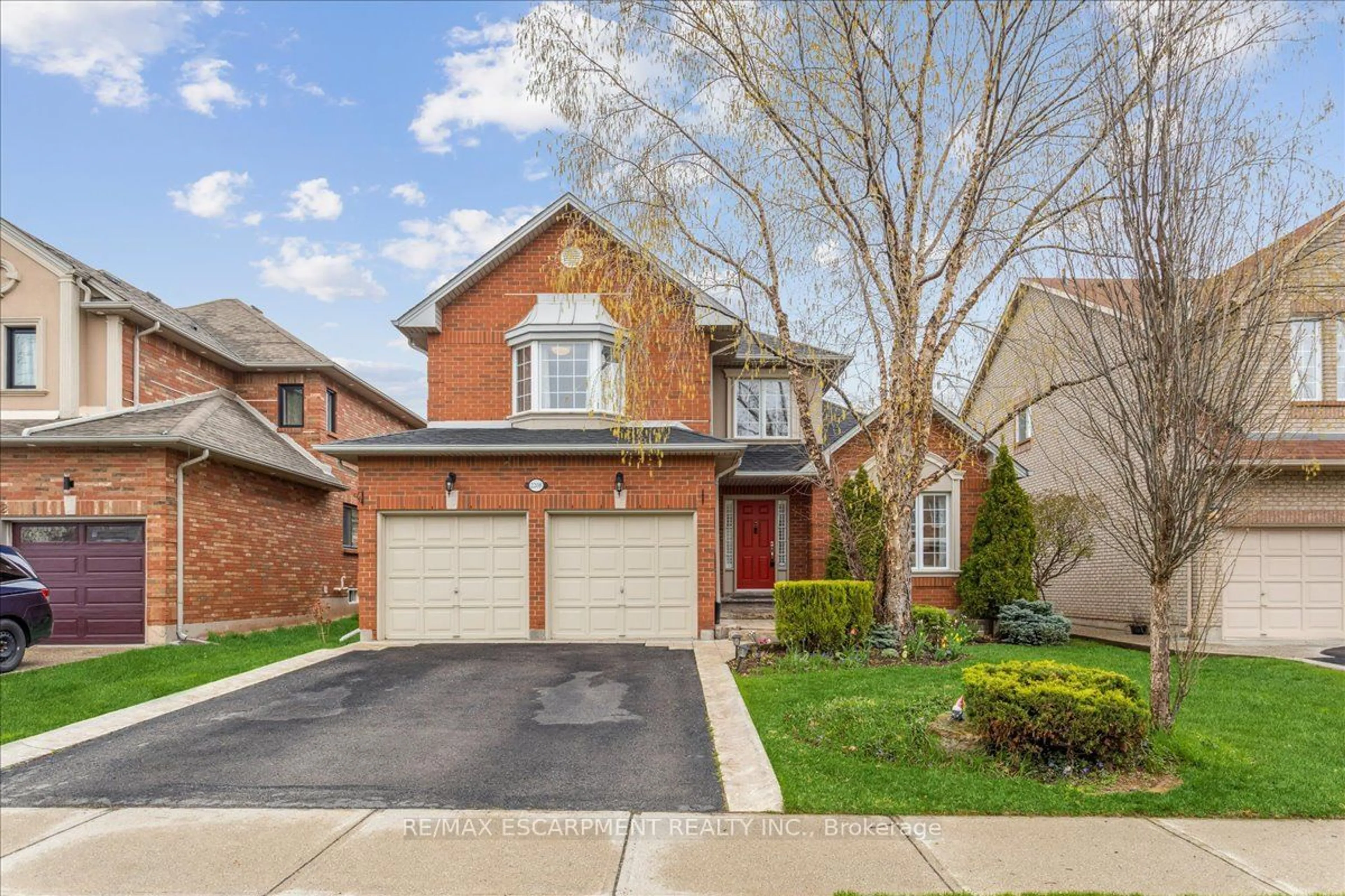 Home with brick exterior material for 2208 Rosemount Cres, Oakville Ontario L6M 3P4