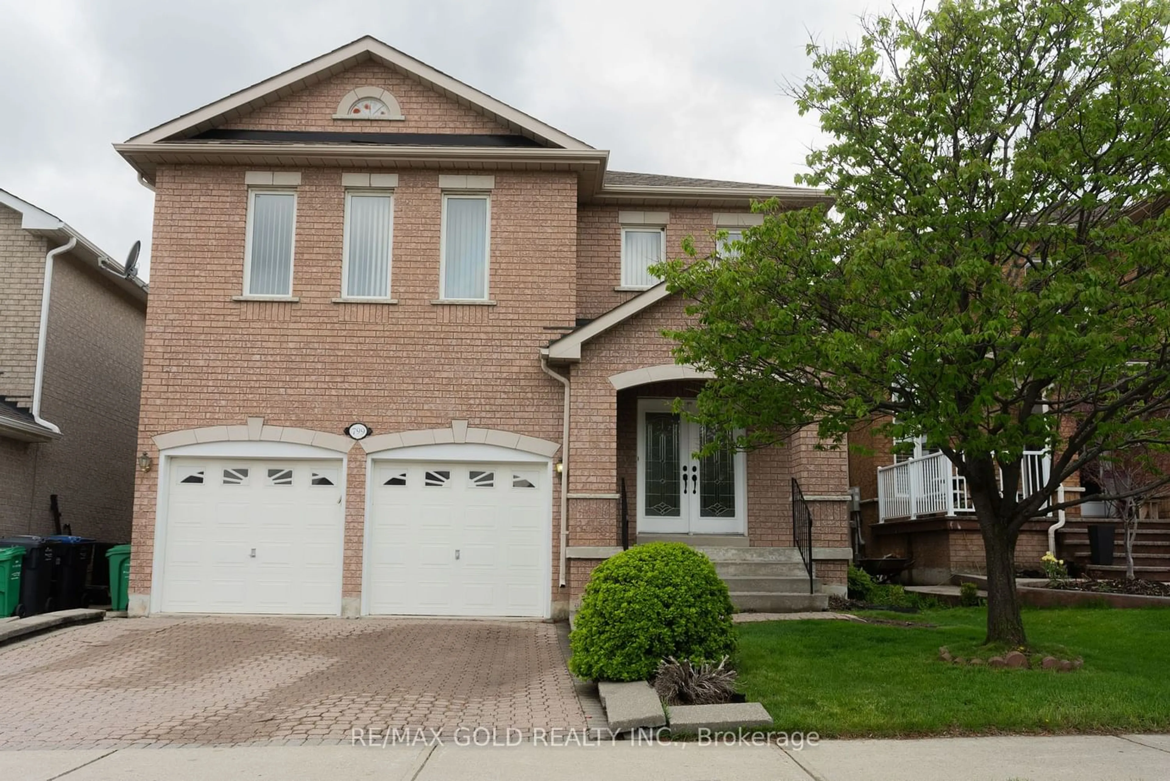 Home with brick exterior material for 799 Envoy Dr, Mississauga Ontario L5W 1H3