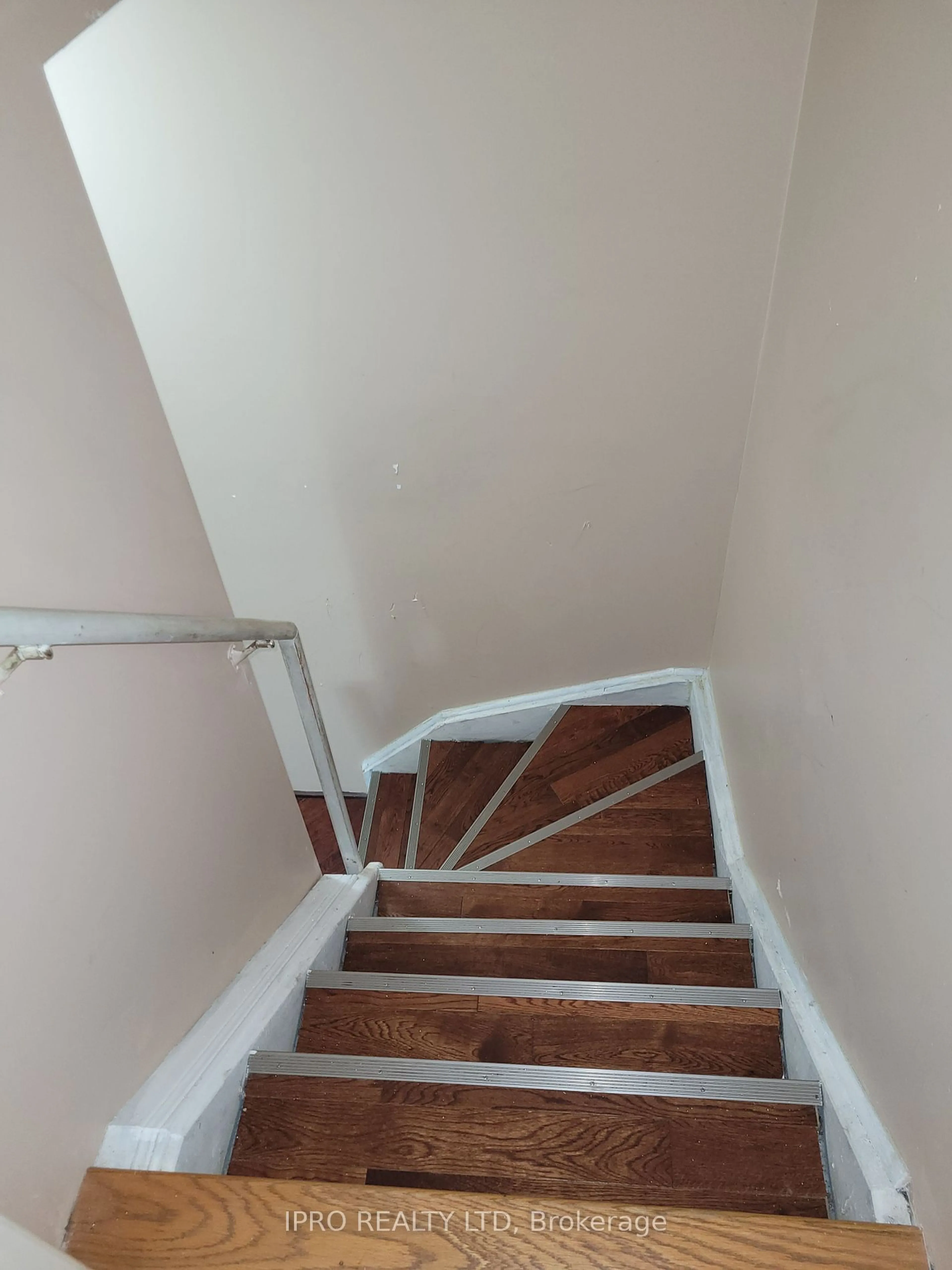 Stairs for 211 Provincial Pl, Brampton Ontario L6S 6C1
