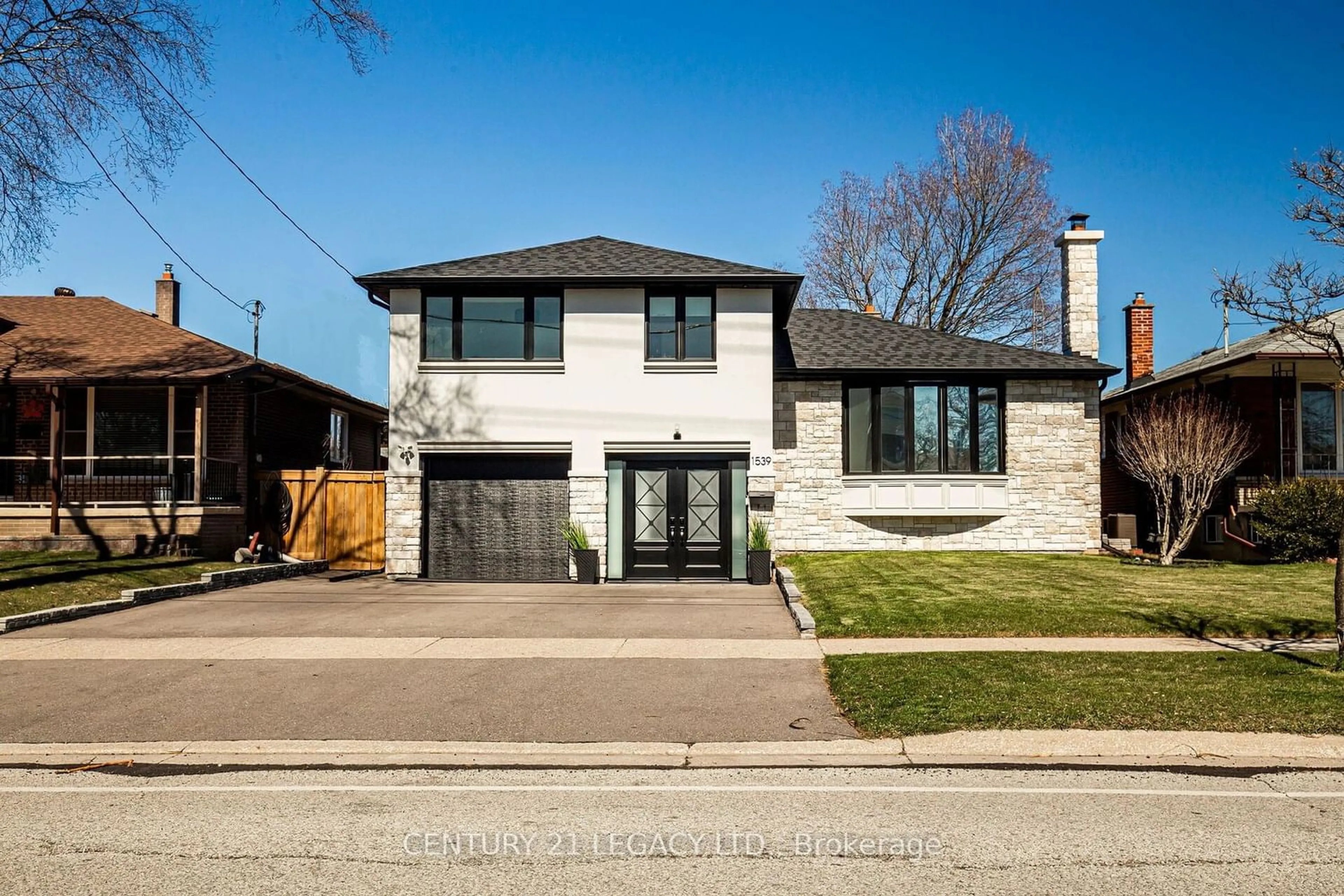 Frontside or backside of a home for 1539 Ogden Ave, Mississauga Ontario L5E 2H9