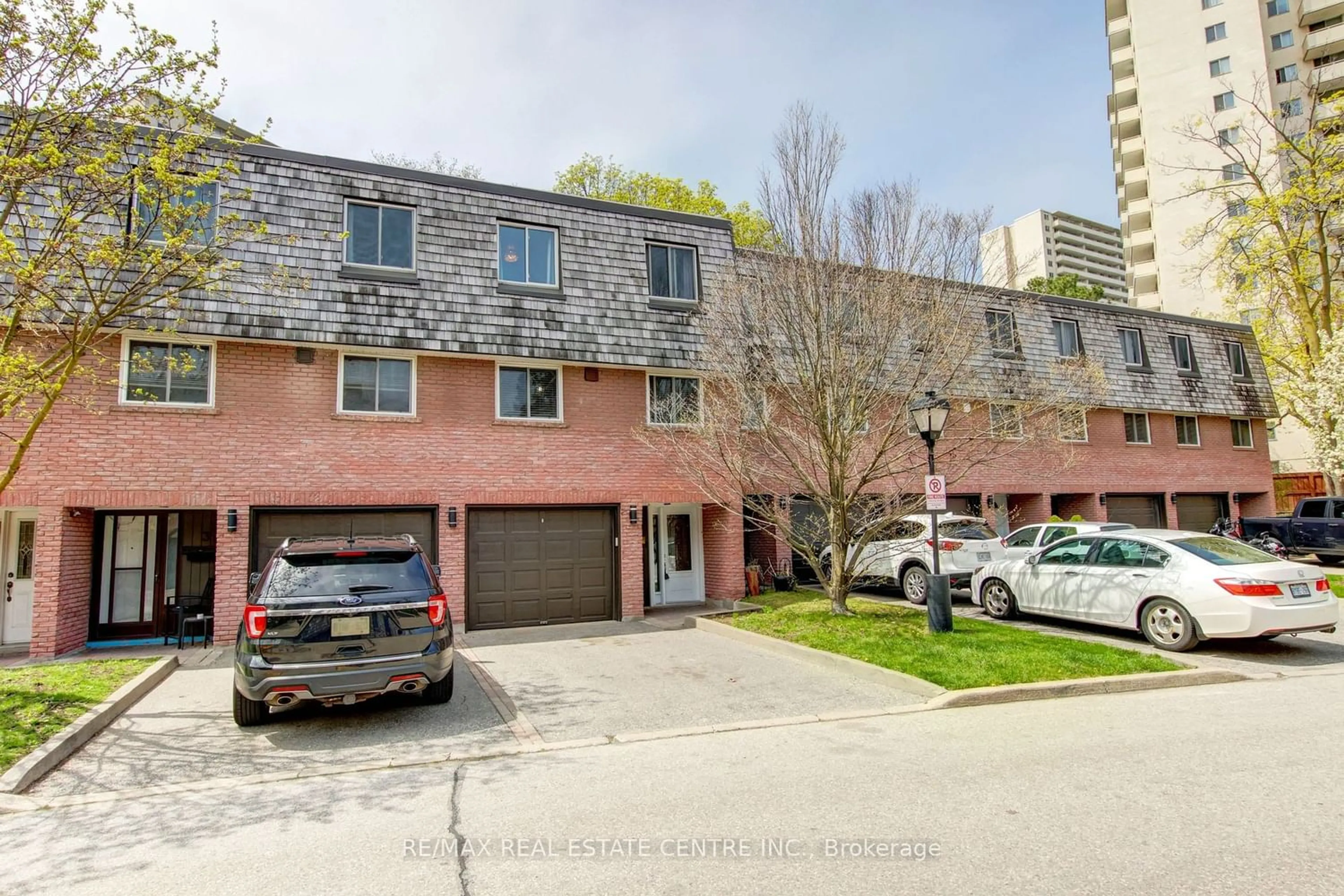 A pic from exterior of the house or condo for 2145 Sherobee Rd #4, Mississauga Ontario L5A 3G8