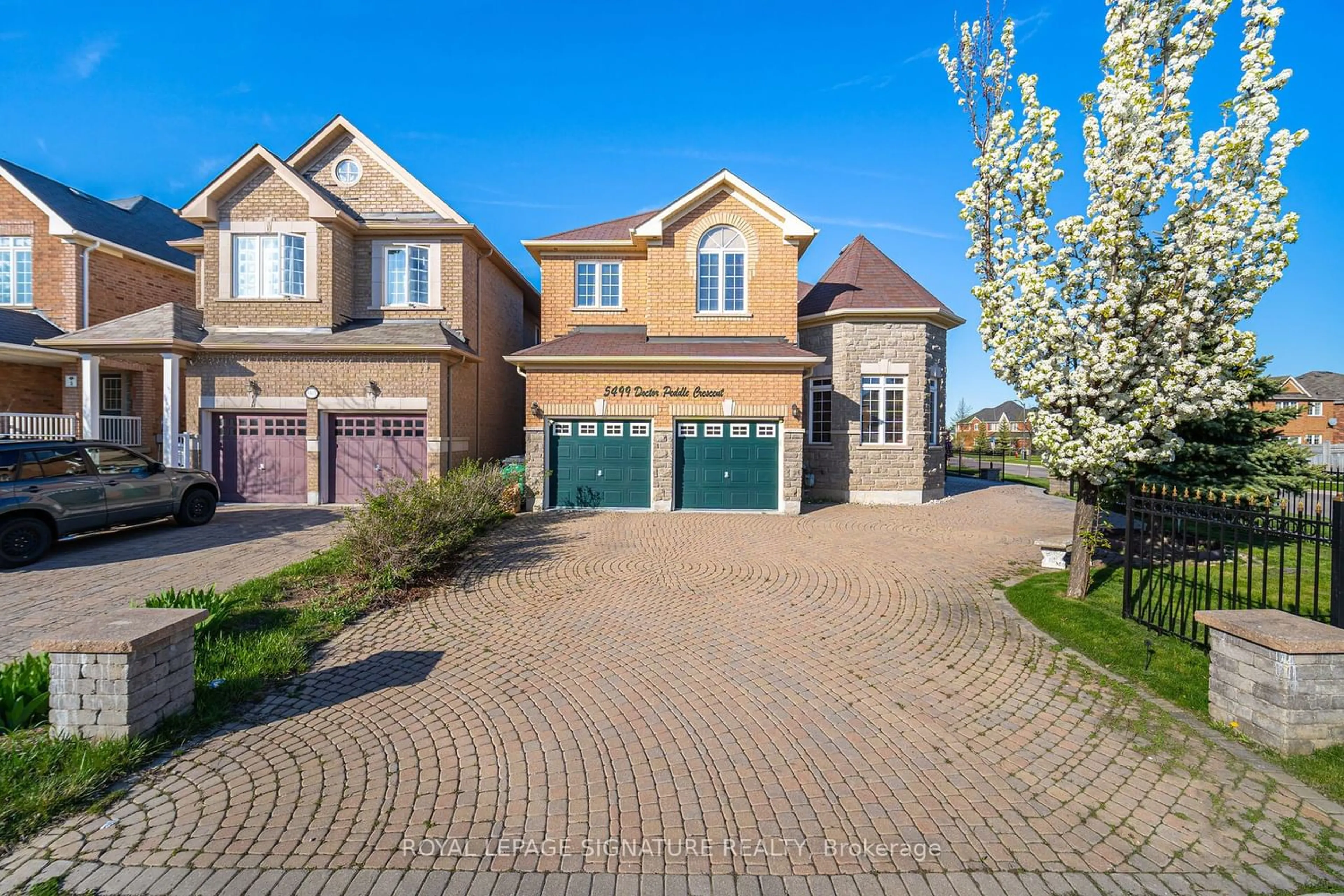Home with brick exterior material for 5499 Doctor Peddle Cres, Mississauga Ontario L5M 0K7