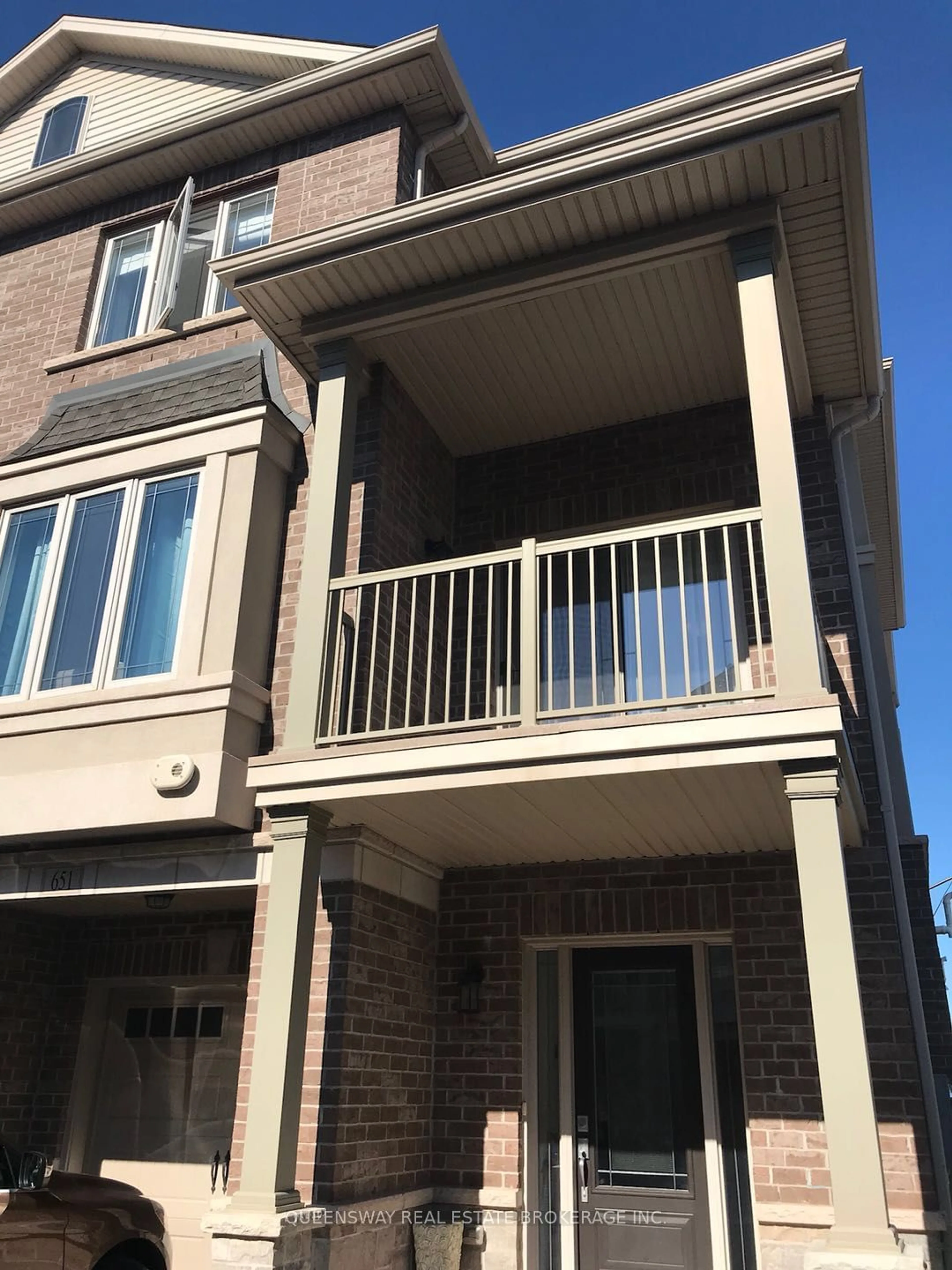A pic from exterior of the house or condo for 651 Kemp Common, Burlington Ontario L7L 0G7