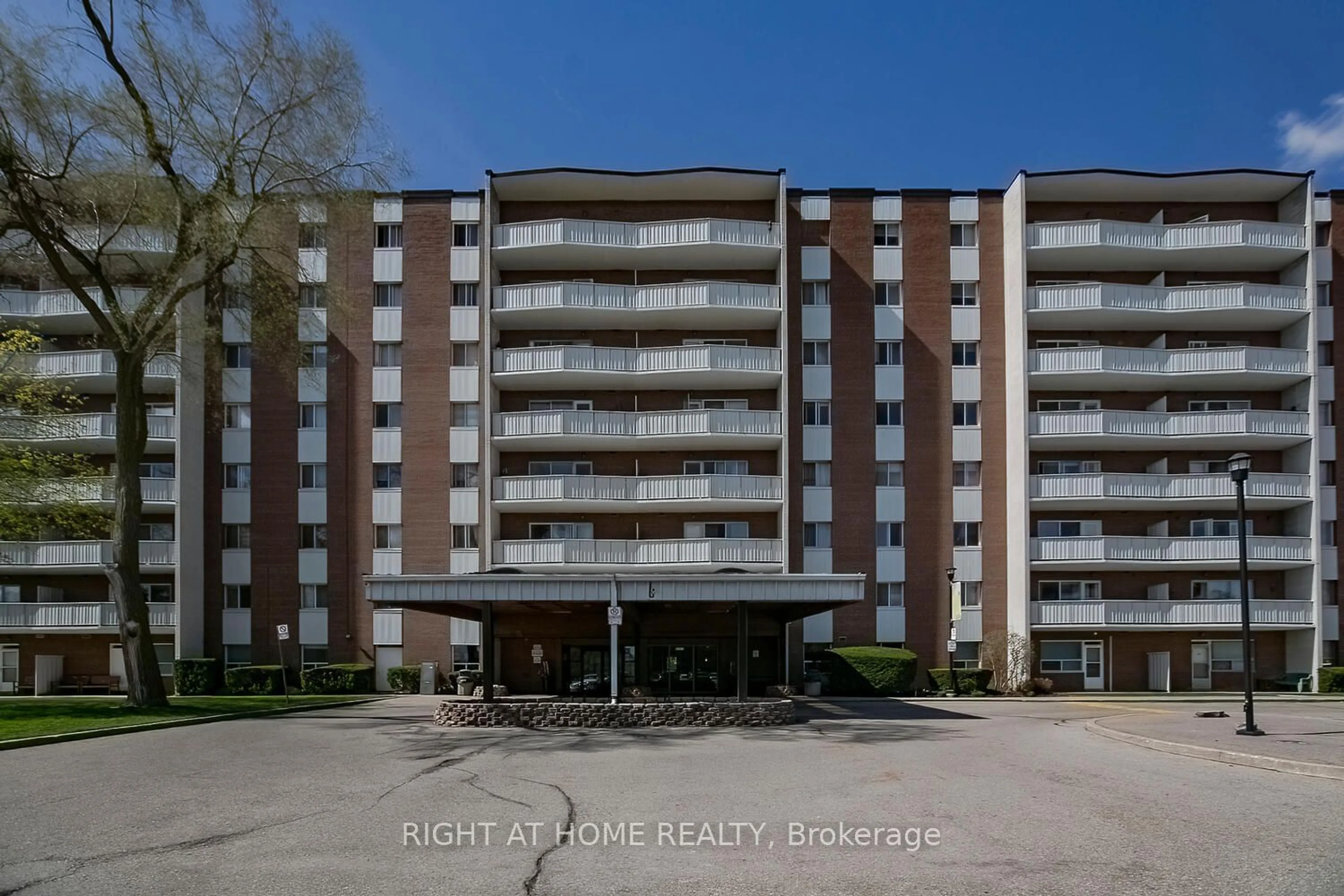 A pic from exterior of the house or condo for 1660 Bloor St #502, Mississauga Ontario L4X 1R9