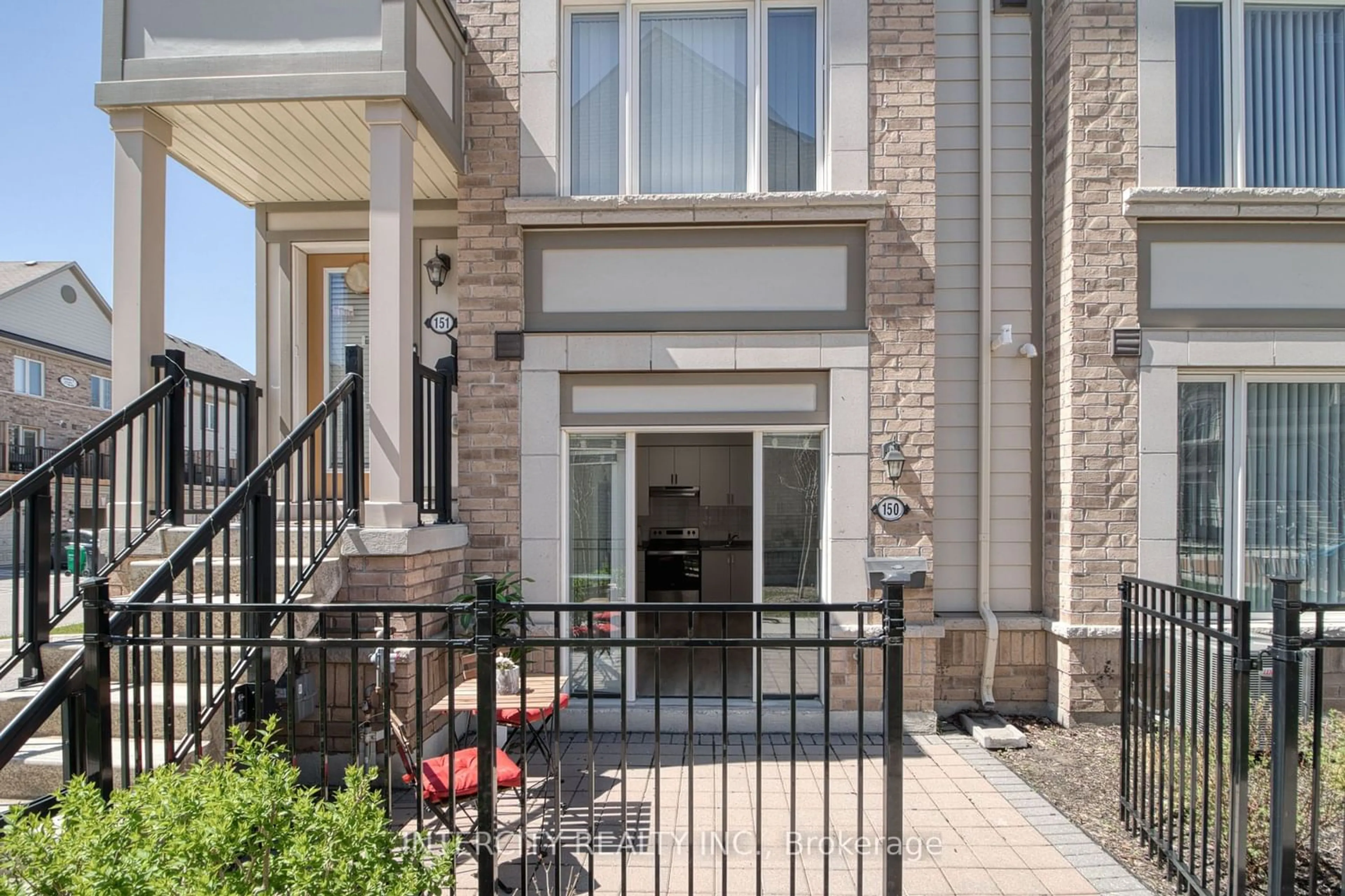 A pic from exterior of the house or condo for 1 Beckenrose Crt #150, Brampton Ontario L6Y 6G2