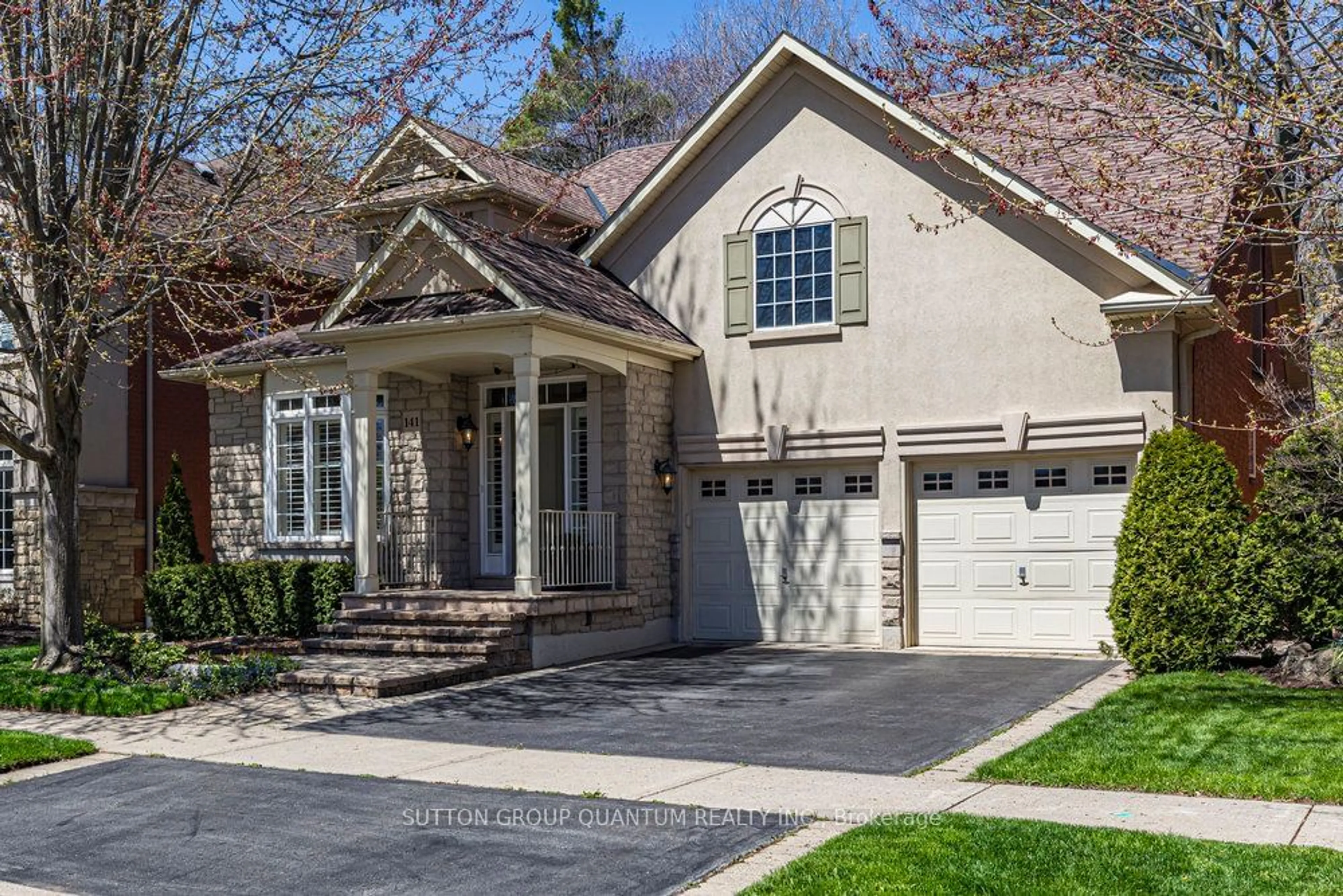 Frontside or backside of a home for 141 Creek Path Ave, Oakville Ontario L6L 6T3