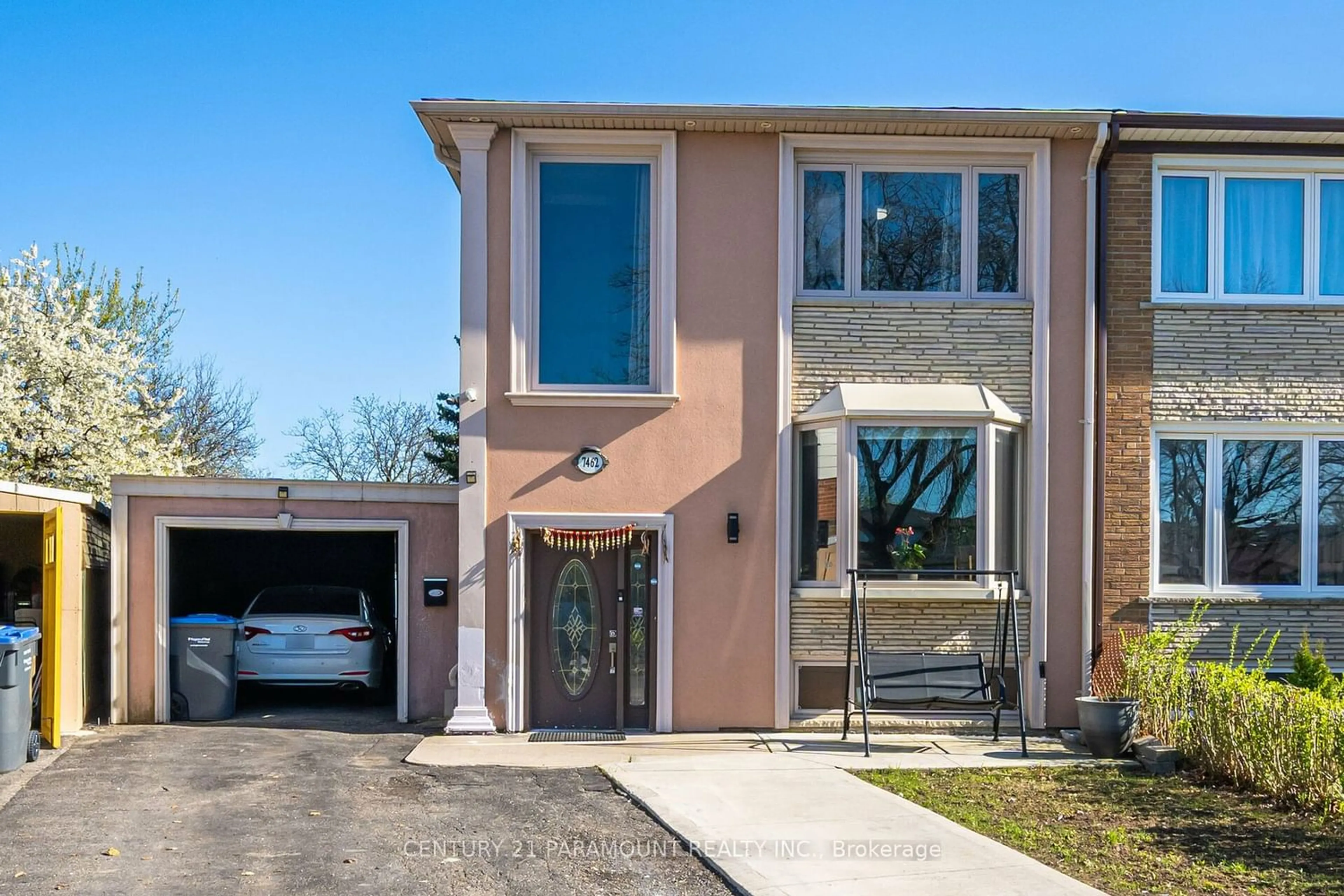 Frontside or backside of a home for 7462 Homeside Gdns, Mississauga Ontario L4T 2A7