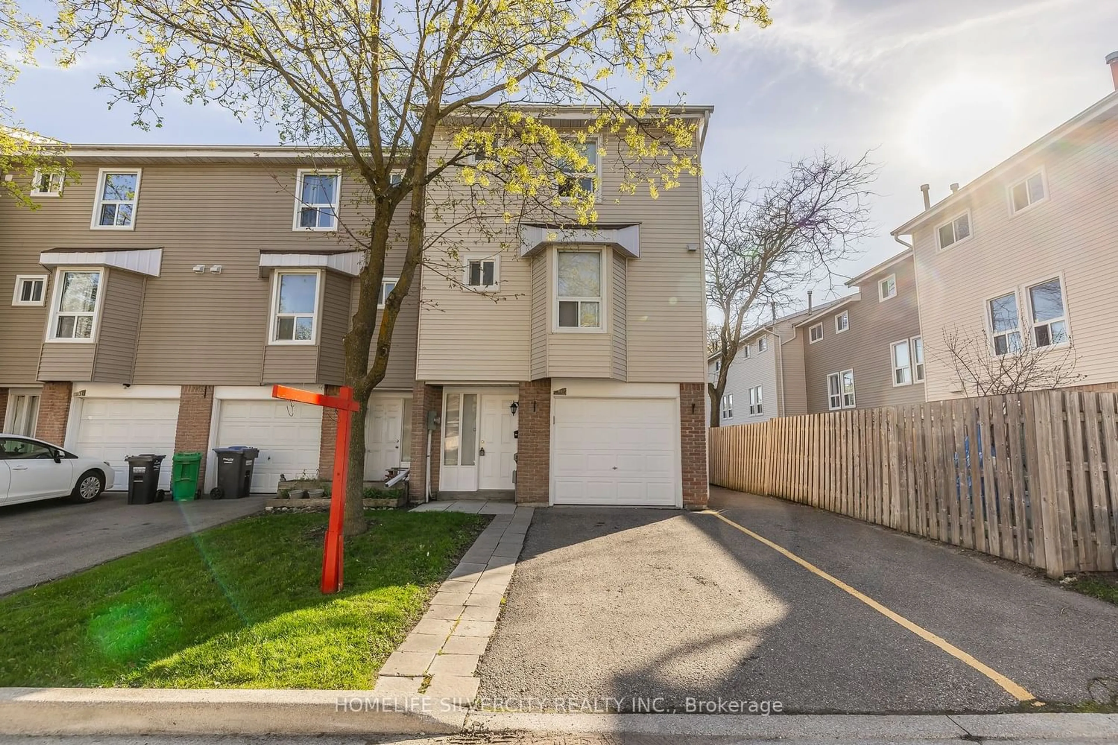A pic from exterior of the house or condo for 93 Enmount Dr #93, Brampton Ontario L6T 4C9