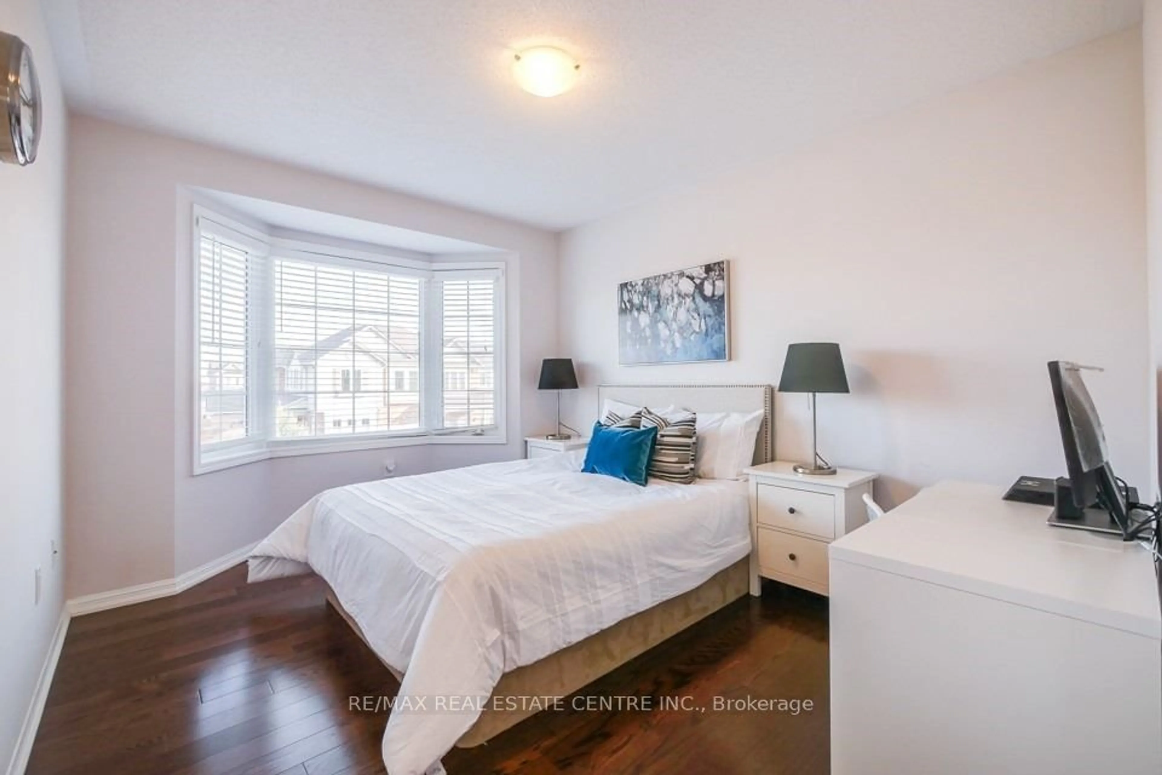 A pic of a room for 901 Mctrach Cres, Milton Ontario L9T 1M5