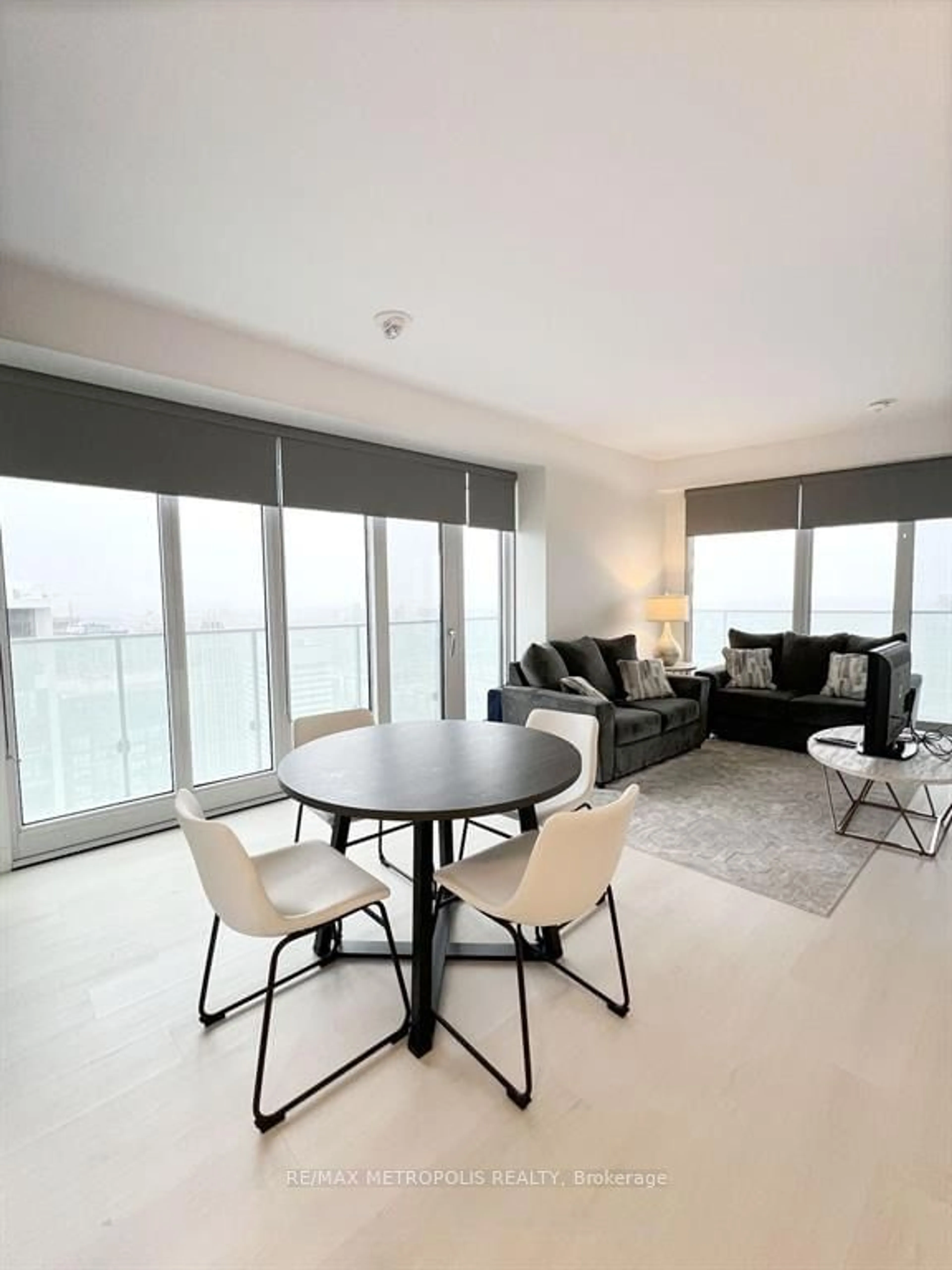 Living room for 3900 Confederation Pkwy #5110, Mississauga Ontario L5B 0M3