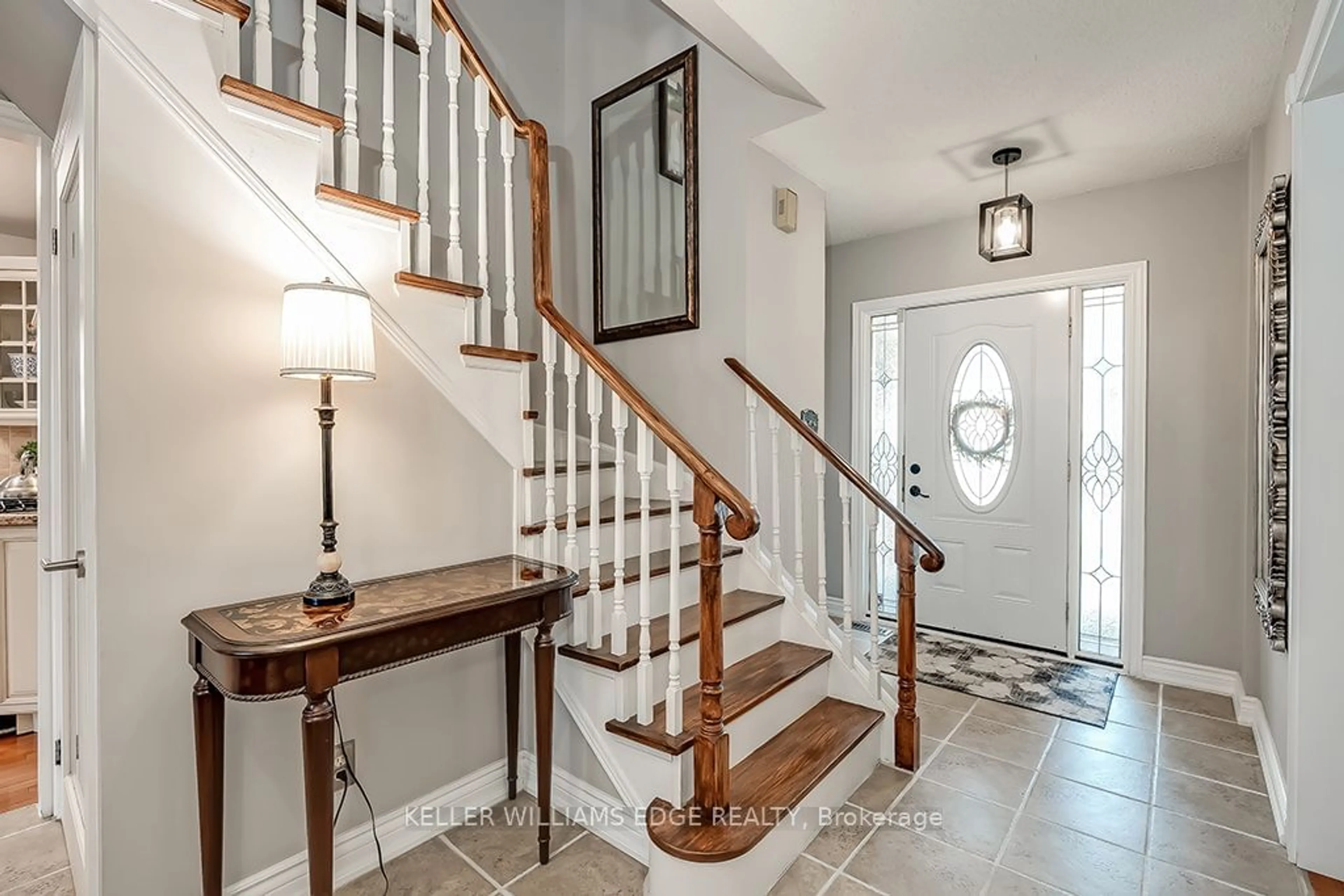Indoor entryway for 1557 Princeton Cres, Oakville Ontario L6H 4H5