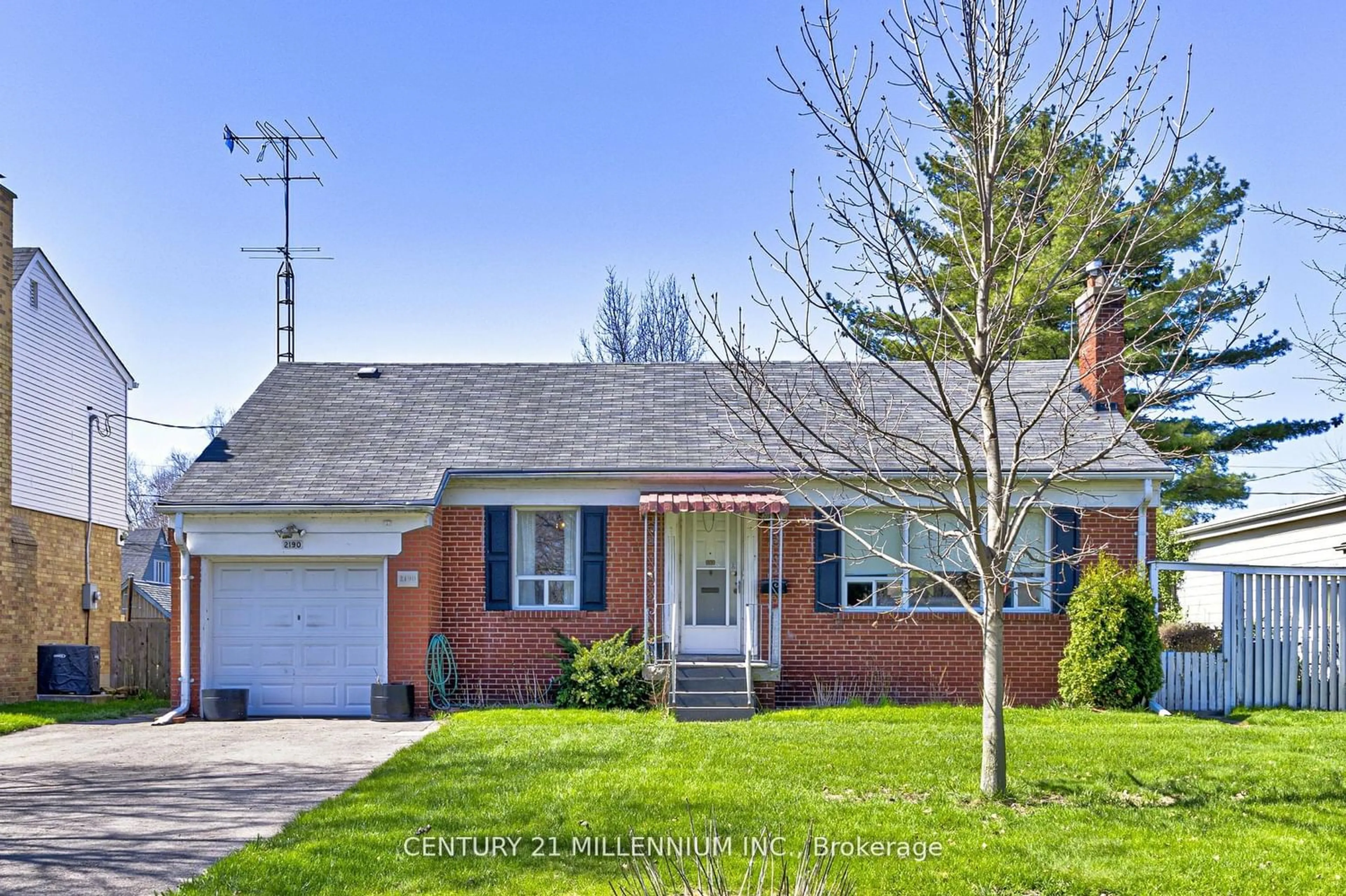 Frontside or backside of a home for 2190 Breezy Brae Dr, Mississauga Ontario L4Y 1N5