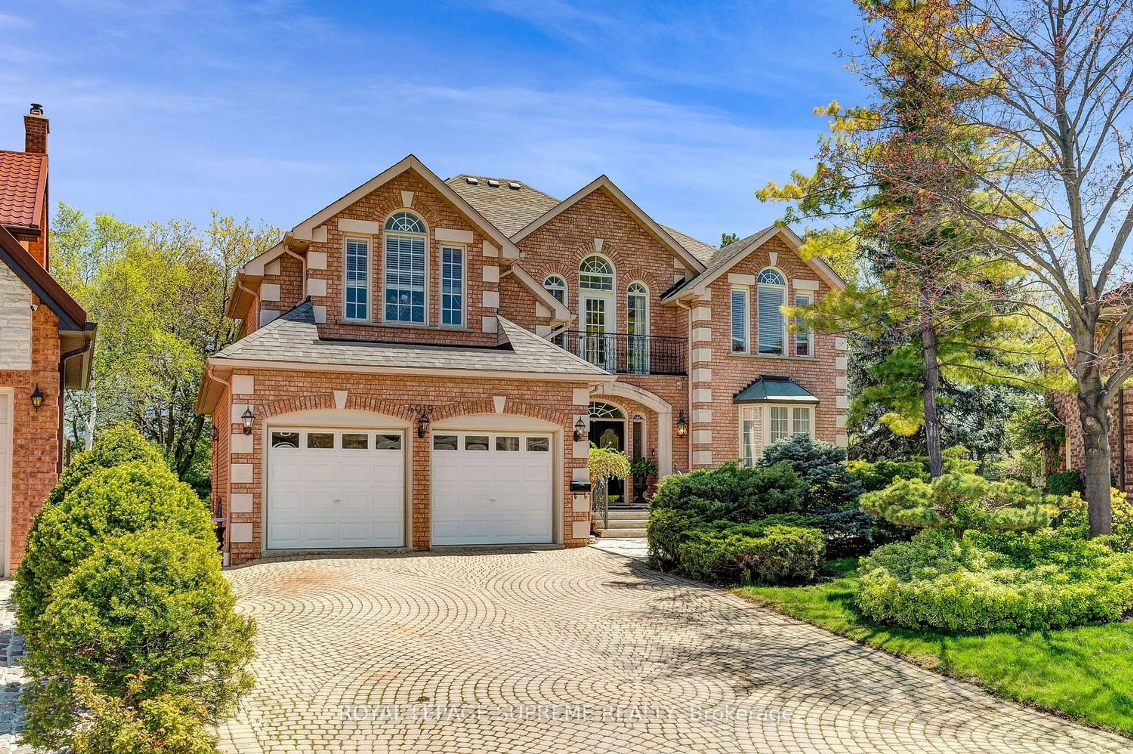 Home with brick exterior material for 4019 Lookout Crt, Mississauga Ontario L4W 4E9