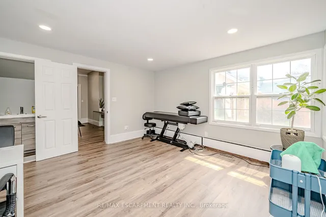 Additional property image - 492 Locust St