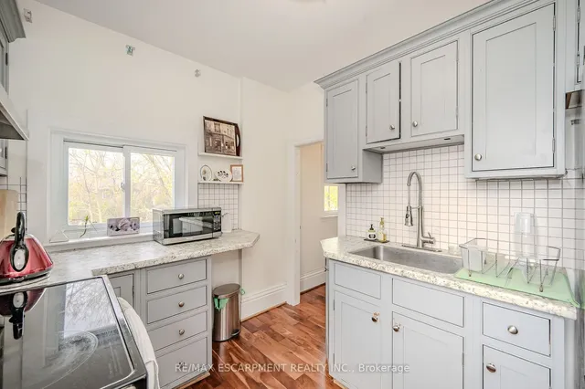 Additional property image - 492 Locust St