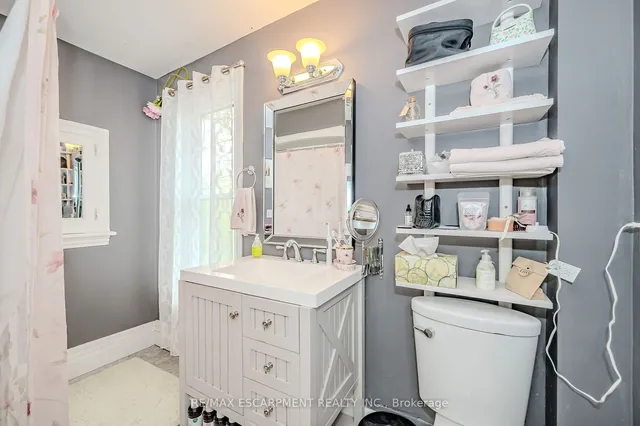Additional property image - 492 Locust St