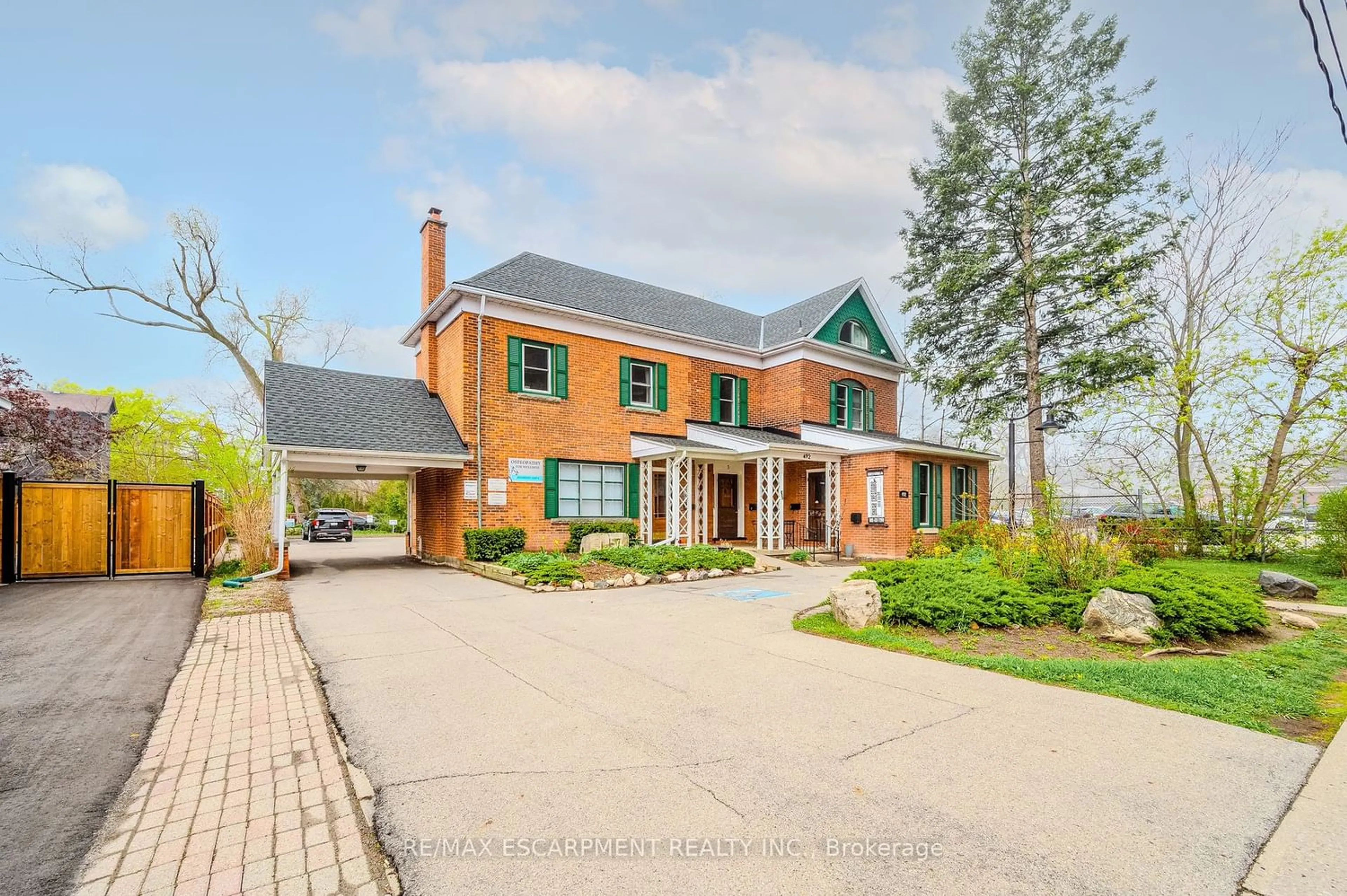 Home with brick exterior material, street for 492 Locust St, Burlington Ontario L7S 2R1