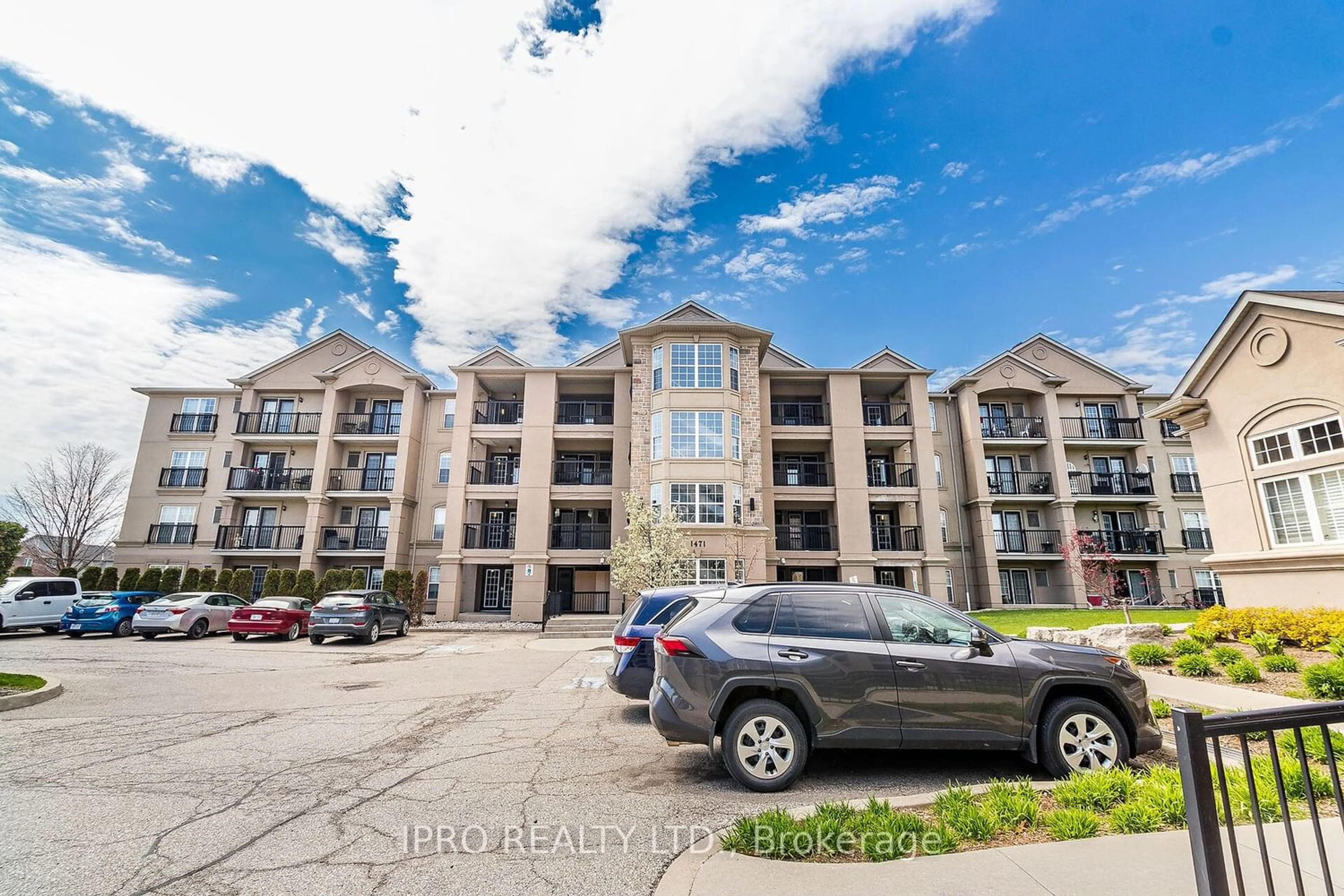 A pic from exterior of the house or condo for 1471 Maple Ave #112, Milton Ontario L9T 0B4