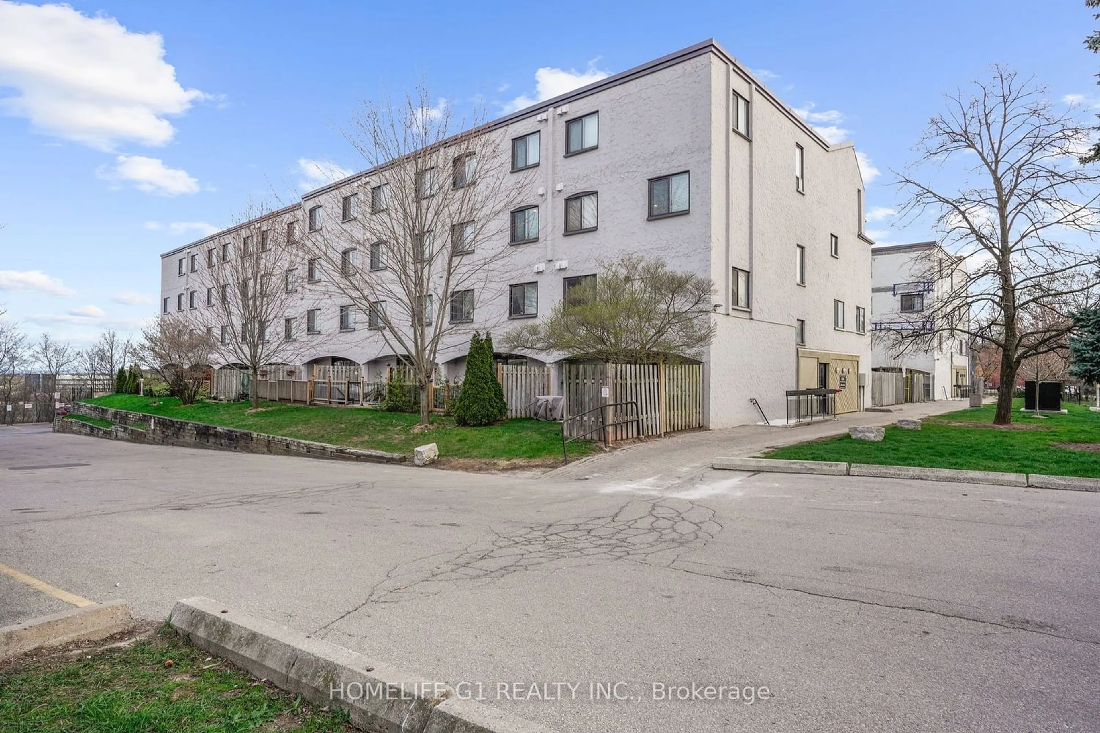 A pic from exterior of the house or condo for 1016 Falgarwood Dr #35, Oakville Ontario L6H 2P5