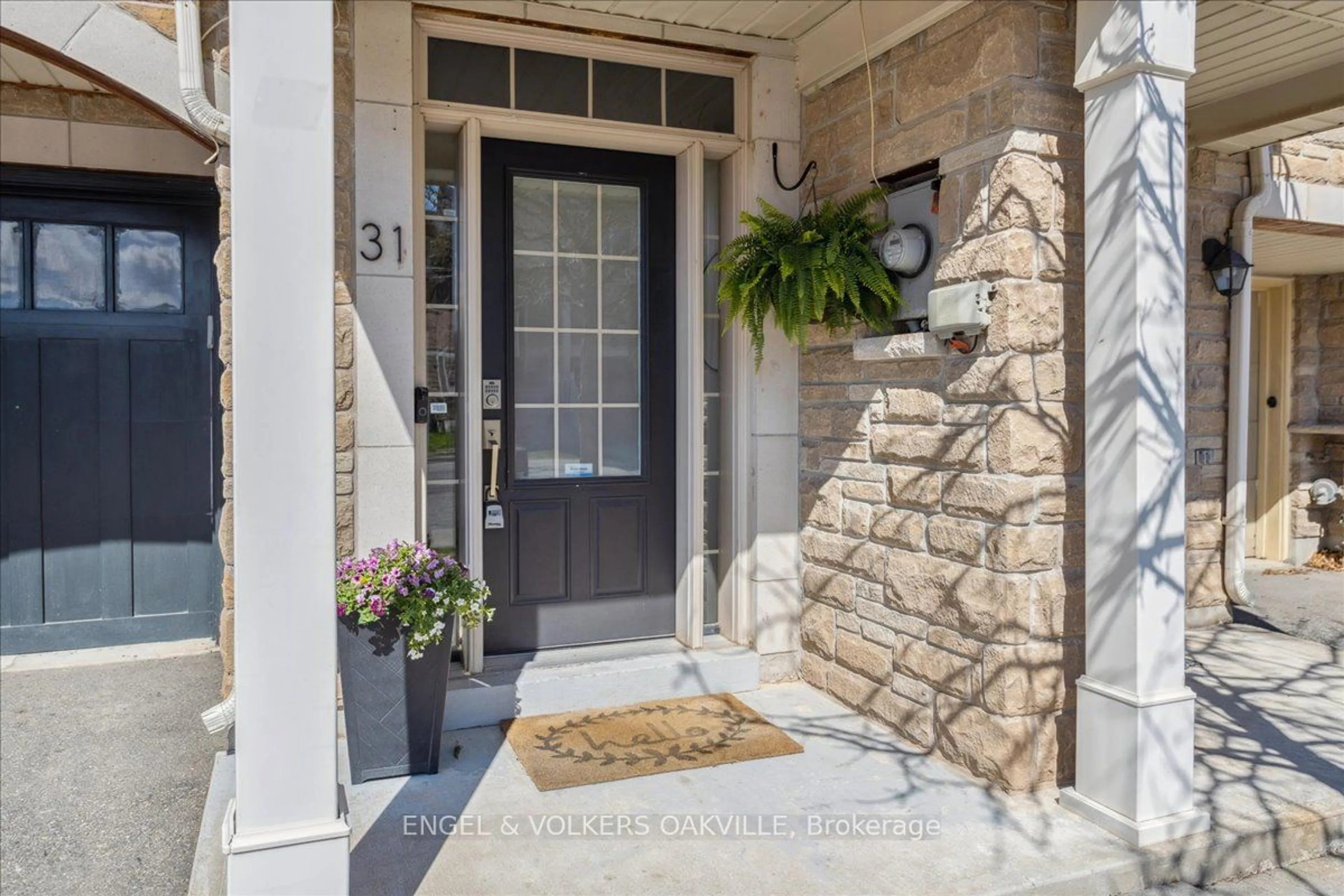 Indoor entryway for 2171 Fiddlers Way #31, Oakville Ontario L6M 0R9
