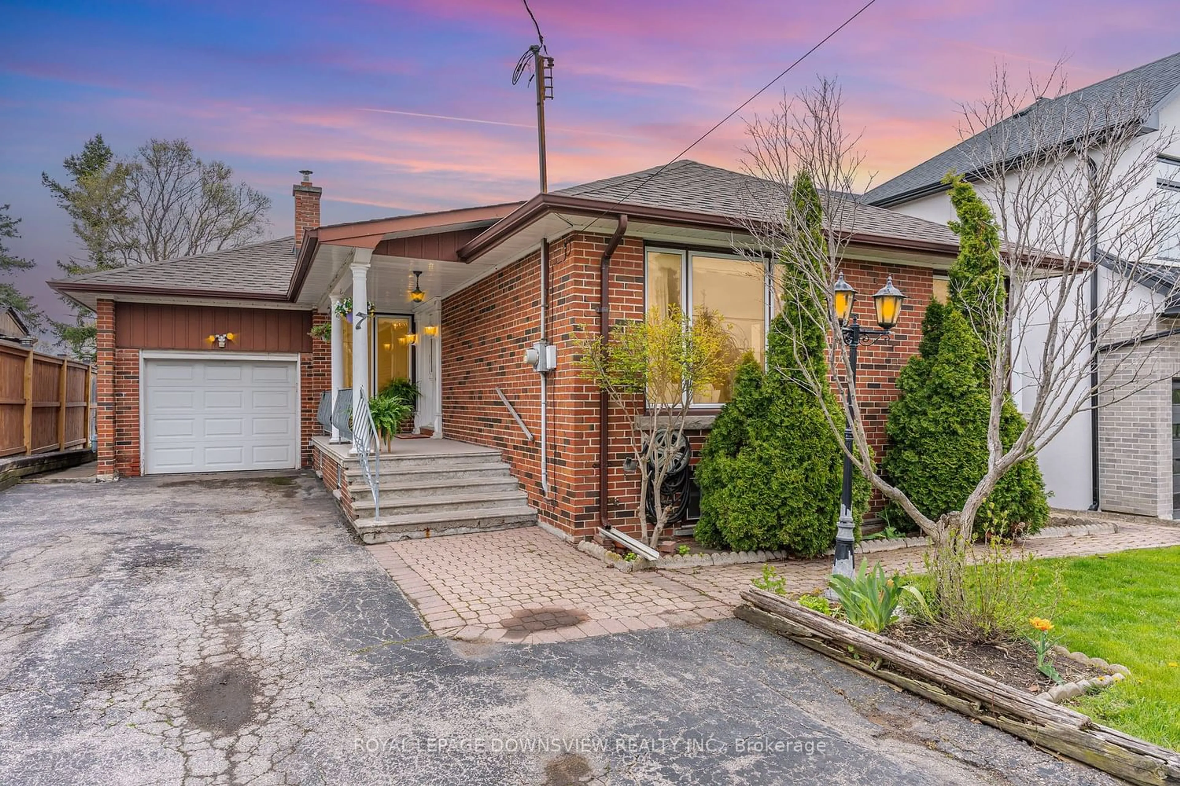 Home with brick exterior material for 7 Burr Ave, Toronto Ontario M6L 1T7