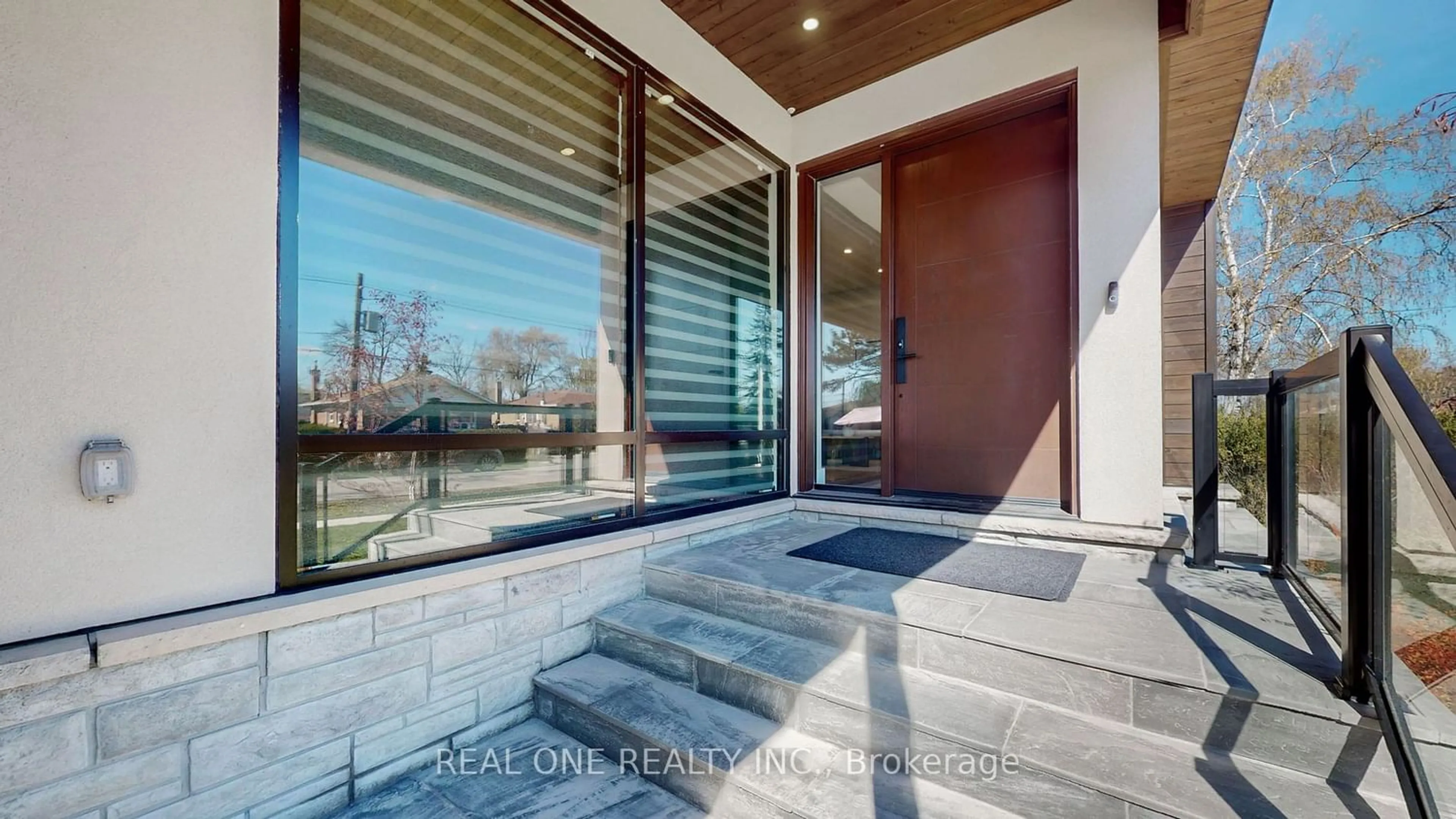 Indoor entryway for 234 Maurice Dr, Oakville Ontario L6K 2X1