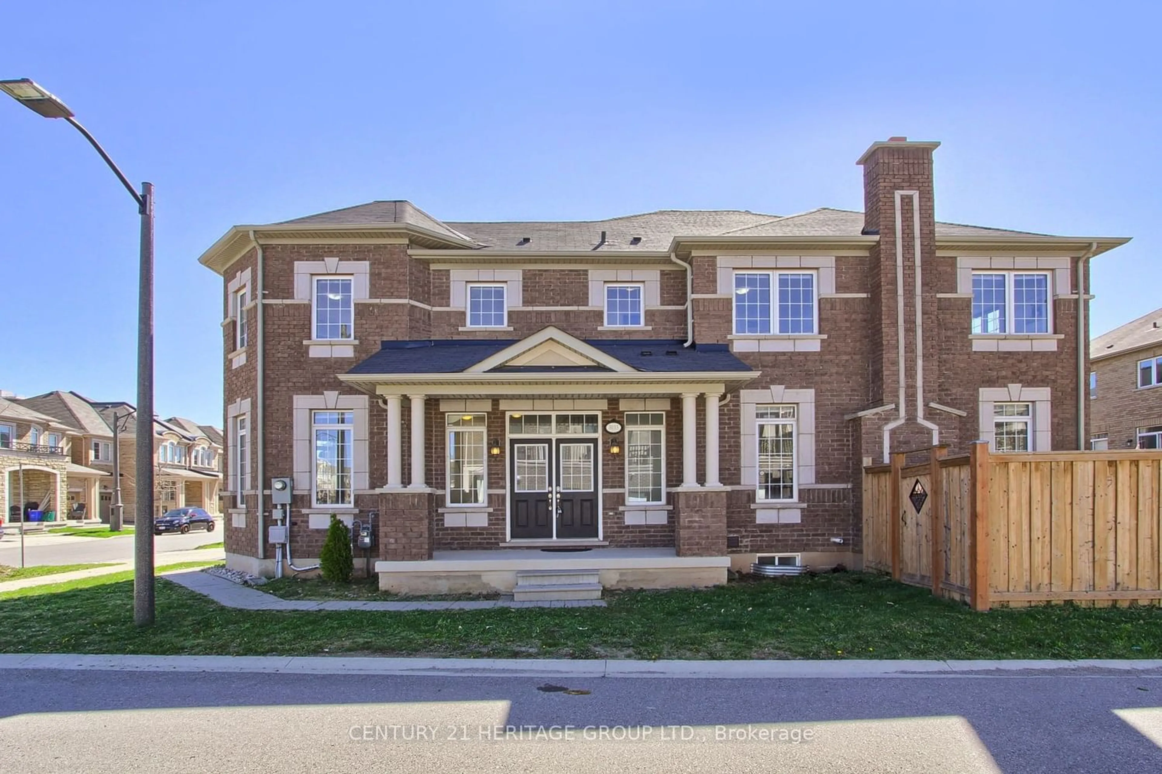 Home with brick exterior material for 3033 Hibiscus Gdns, Oakville Ontario L6M 0Z1