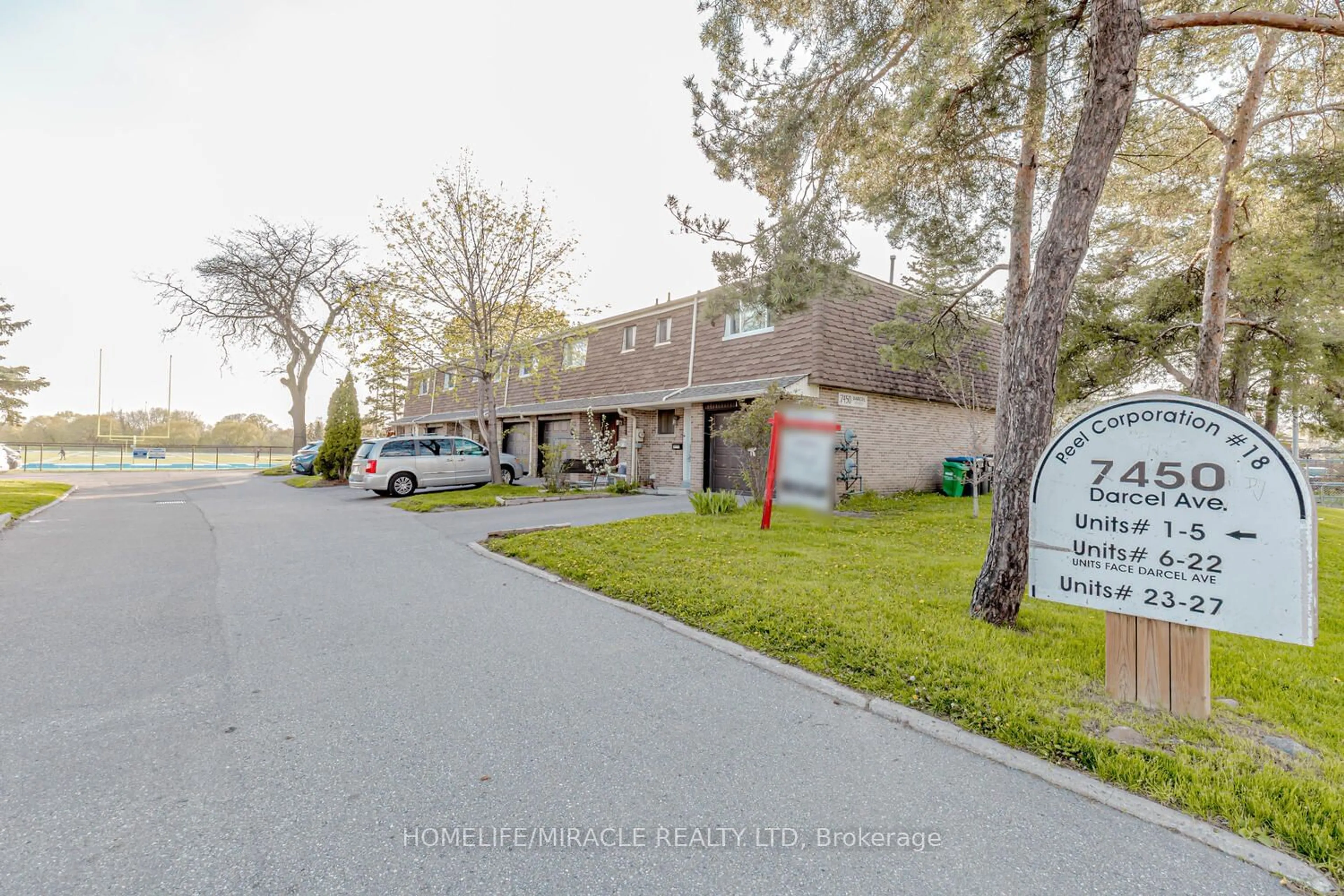 Outside view for 7450 Darcel Ave #1, Mississauga Ontario L4T 2X7