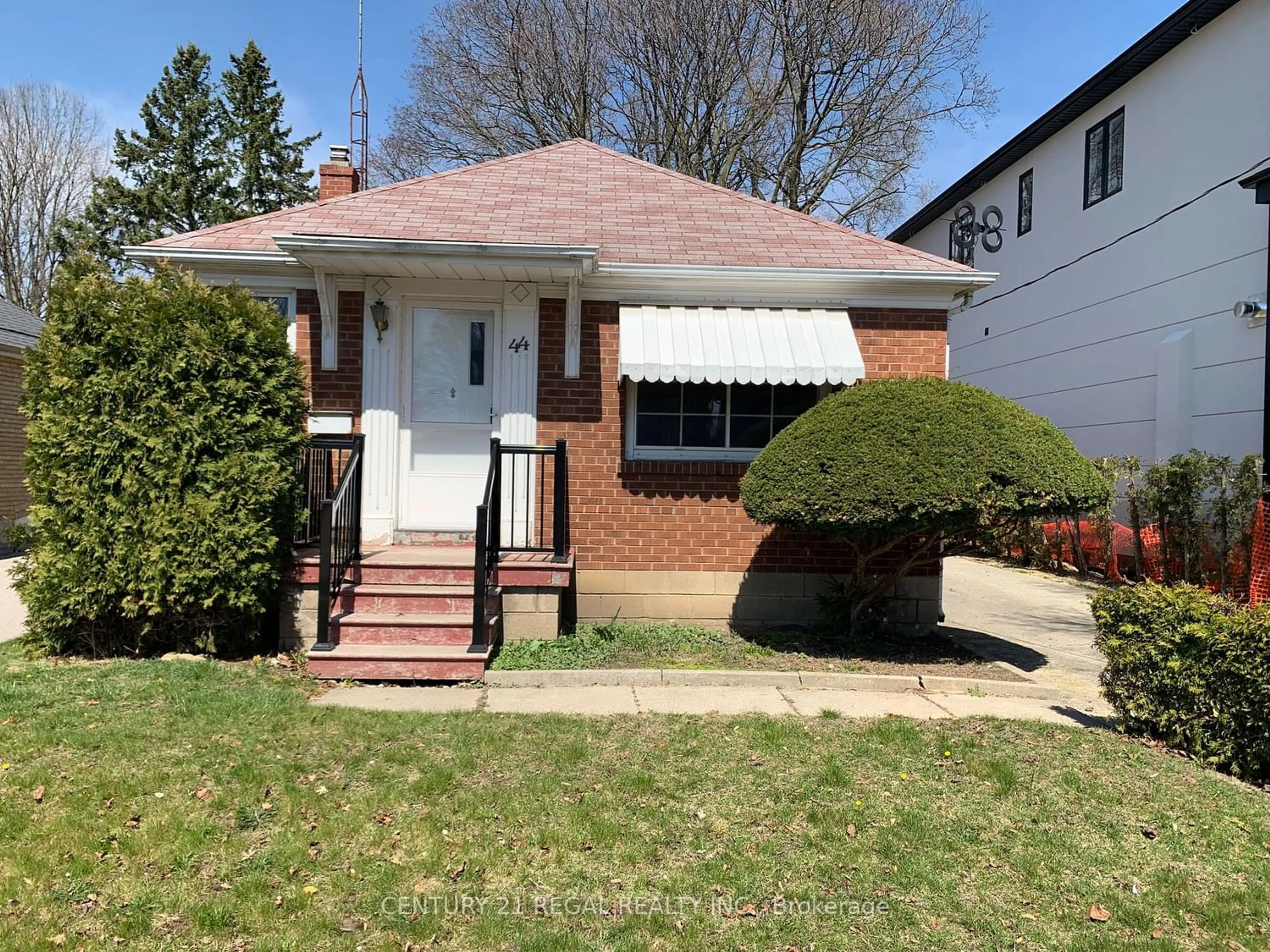 Frontside or backside of a home for 44 Edgecroft Rd, Toronto Ontario M8Z 2B8