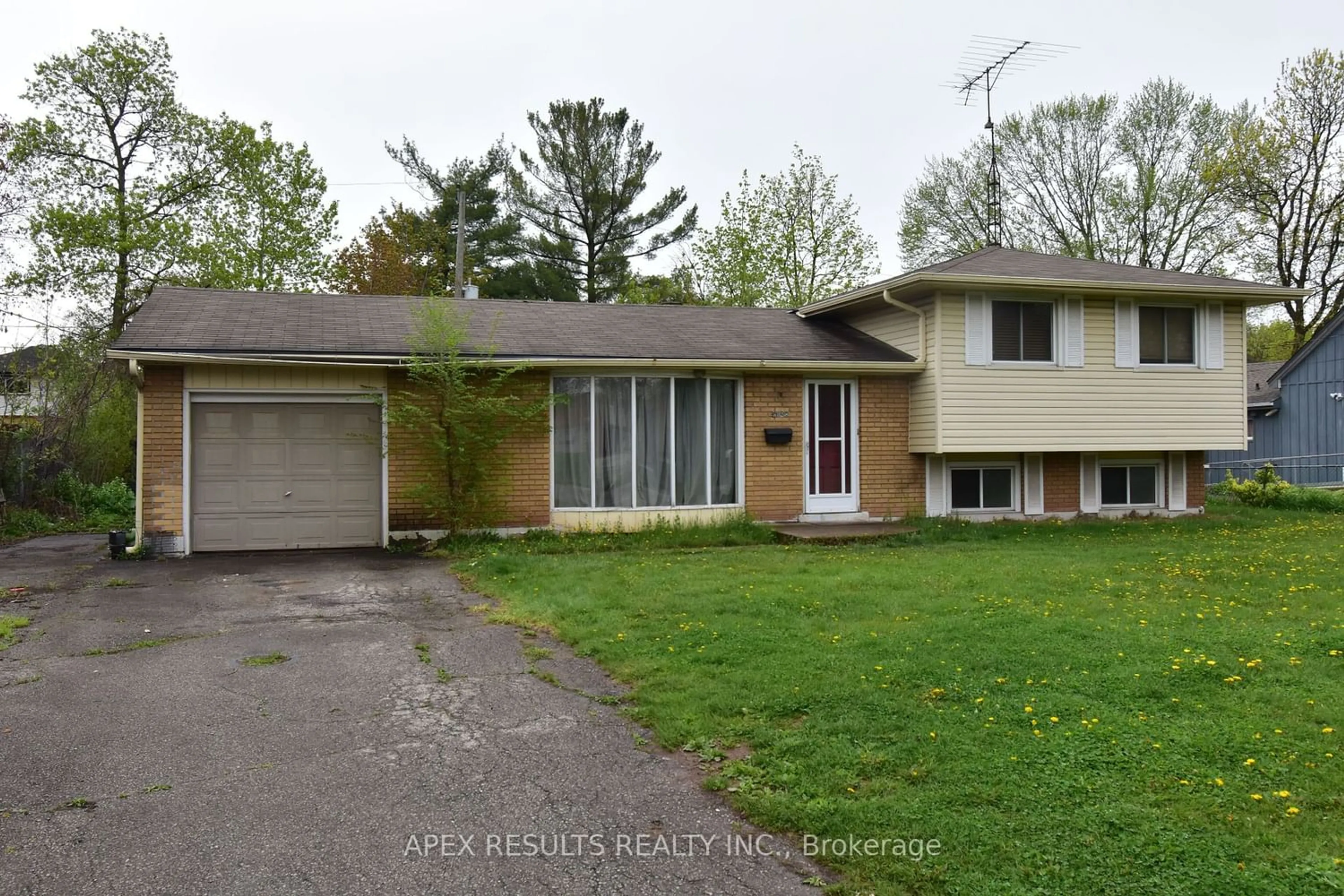 Frontside or backside of a home for 5128 New St, Burlington Ontario L7L 1V1