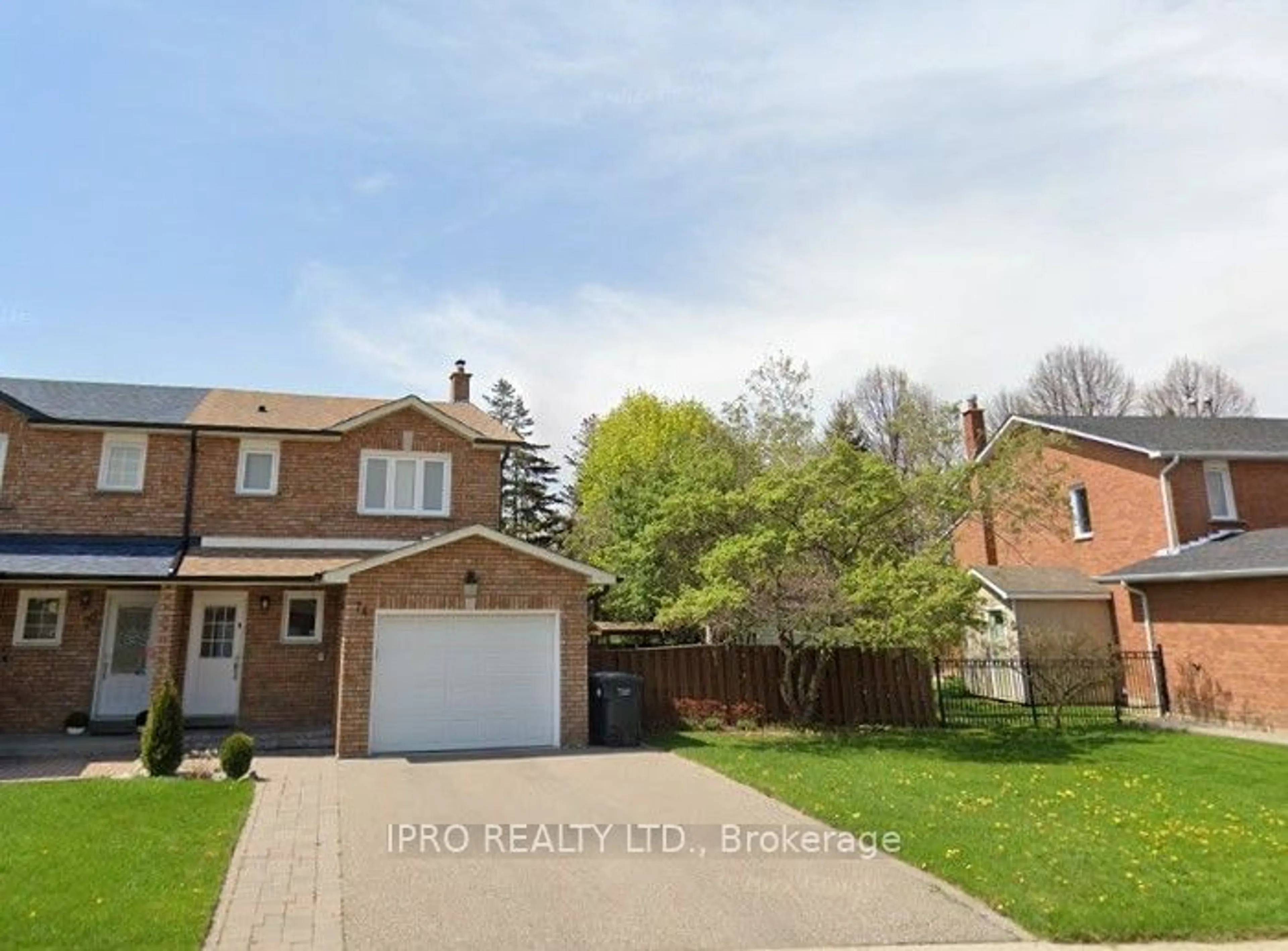 Frontside or backside of a home for 74 Dumfries Ave, Brampton Ontario L6Z 2X8