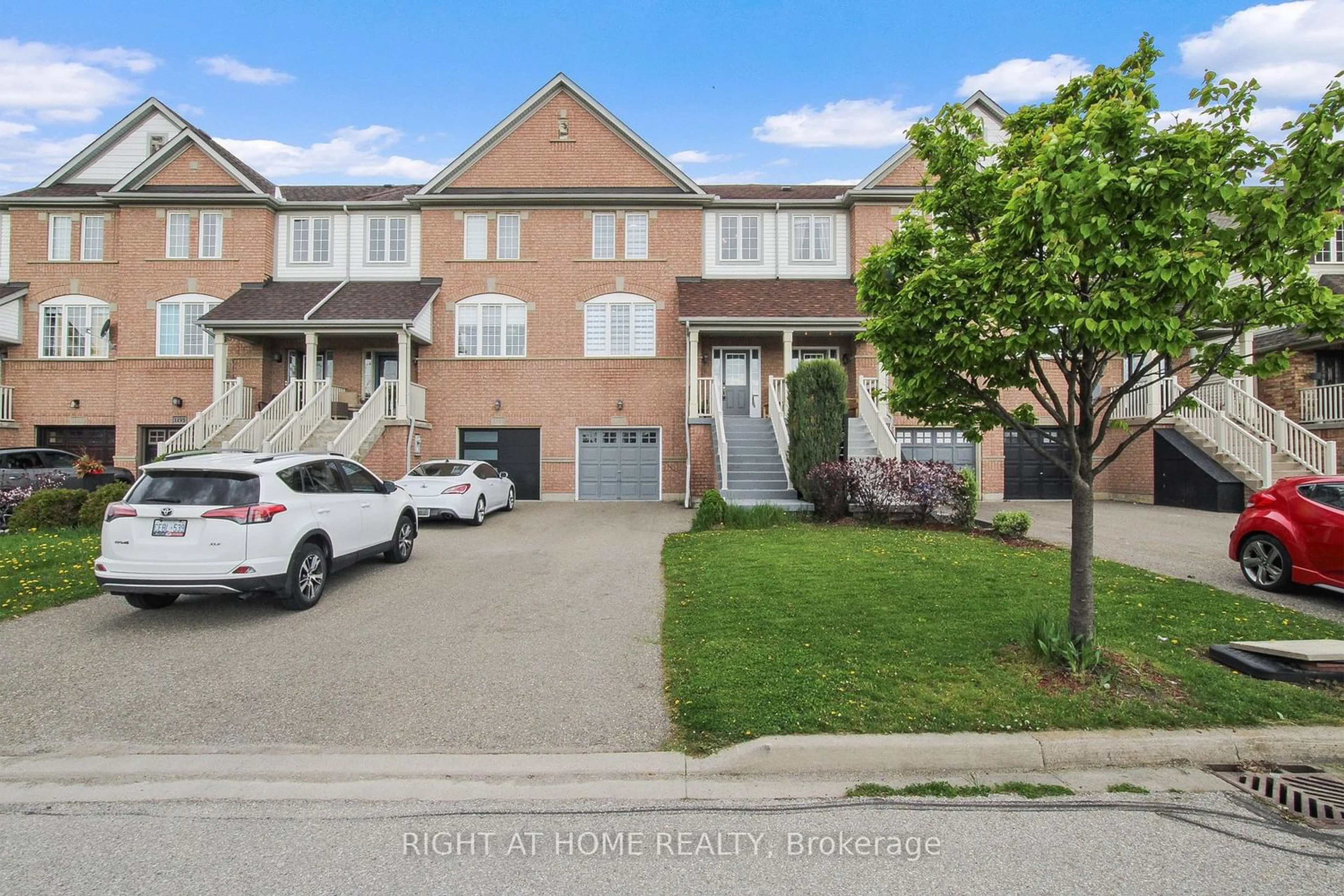 A pic from exterior of the house or condo for 1199 Chapman Cres, Milton Ontario L9T 6G2