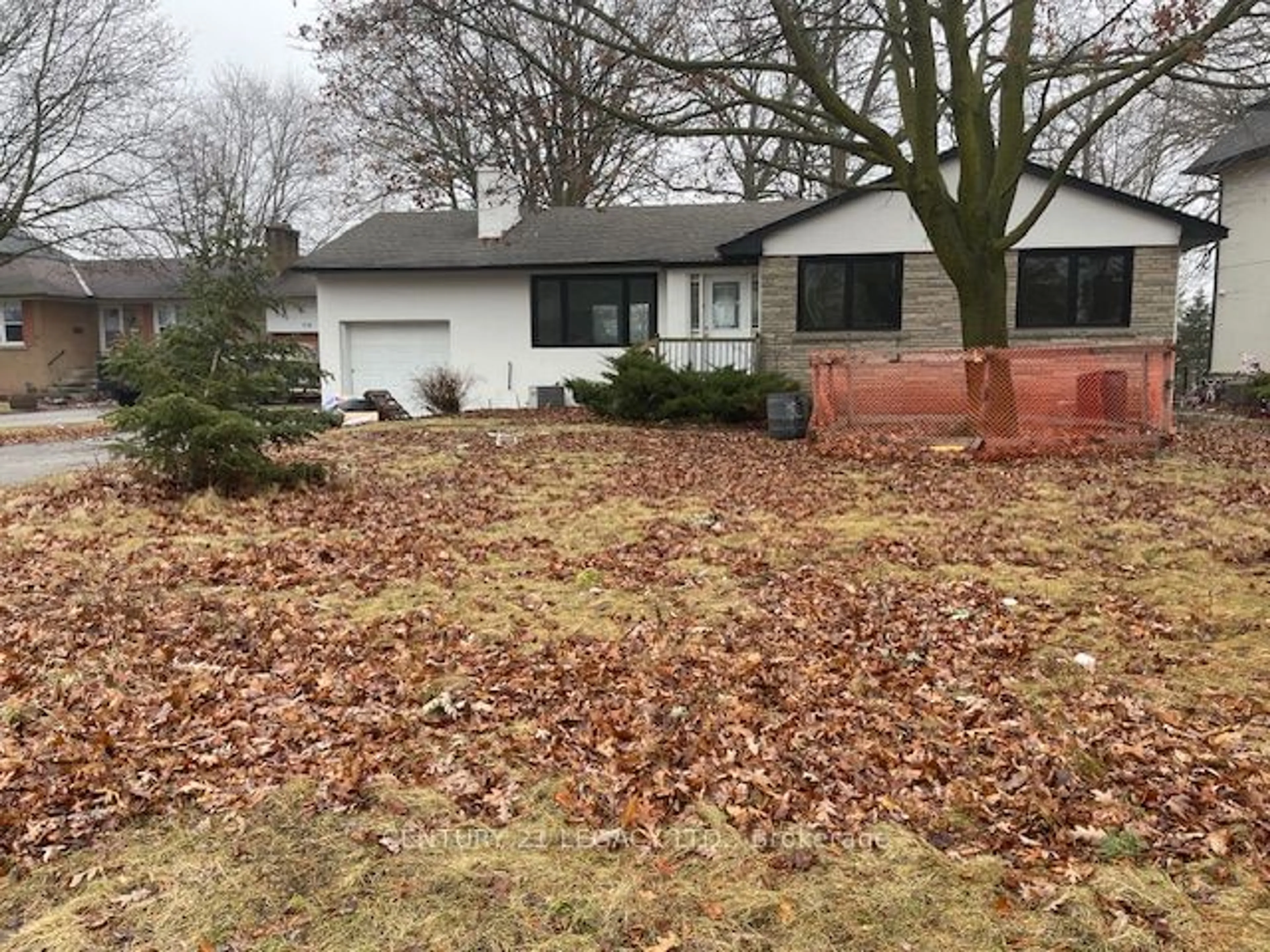 Frontside or backside of a home for 522 Pineland Ave, Oakville Ontario L6K 2A1