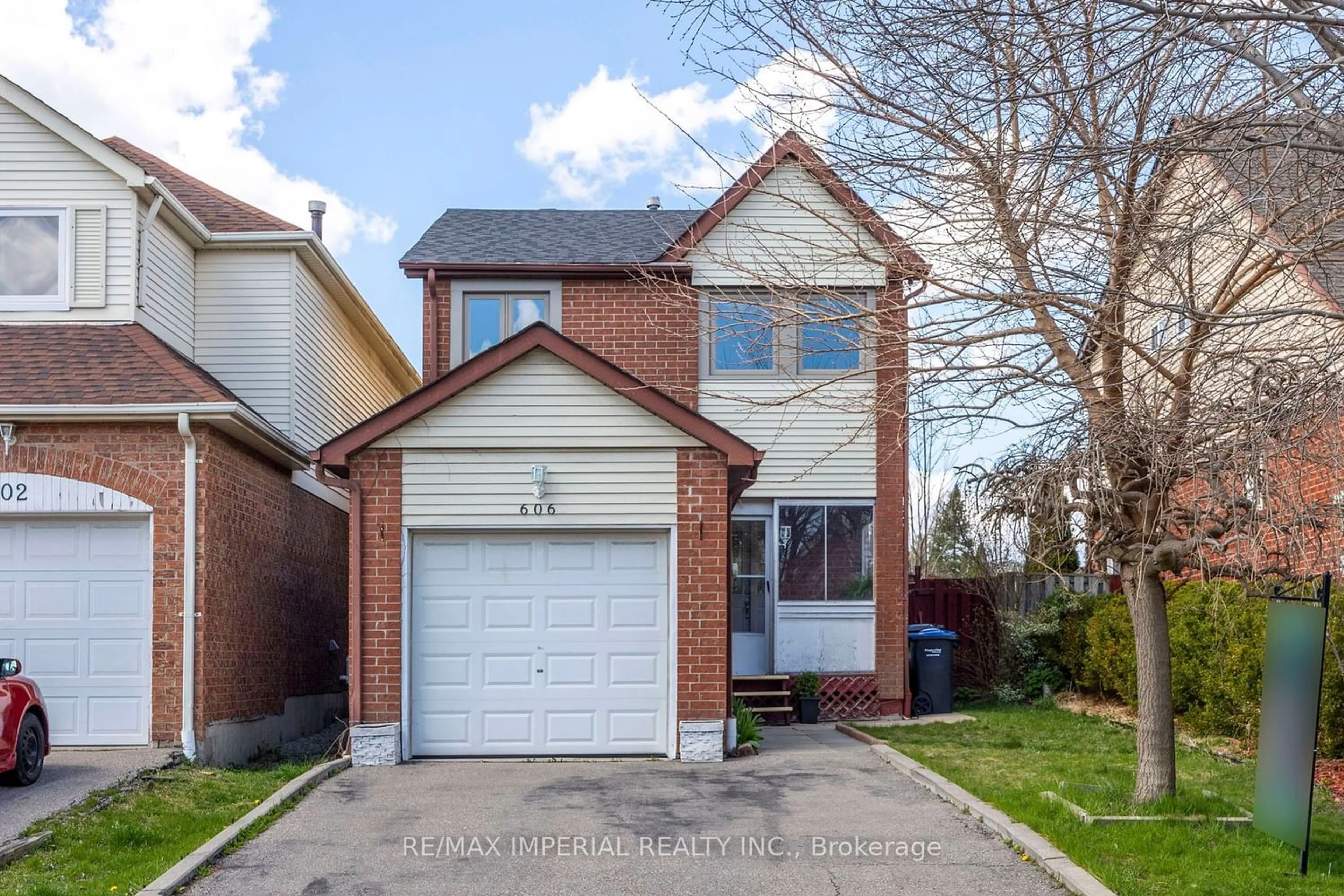 Frontside or backside of a home for 606 Galloway Cres, Mississauga Ontario L5C 3X1