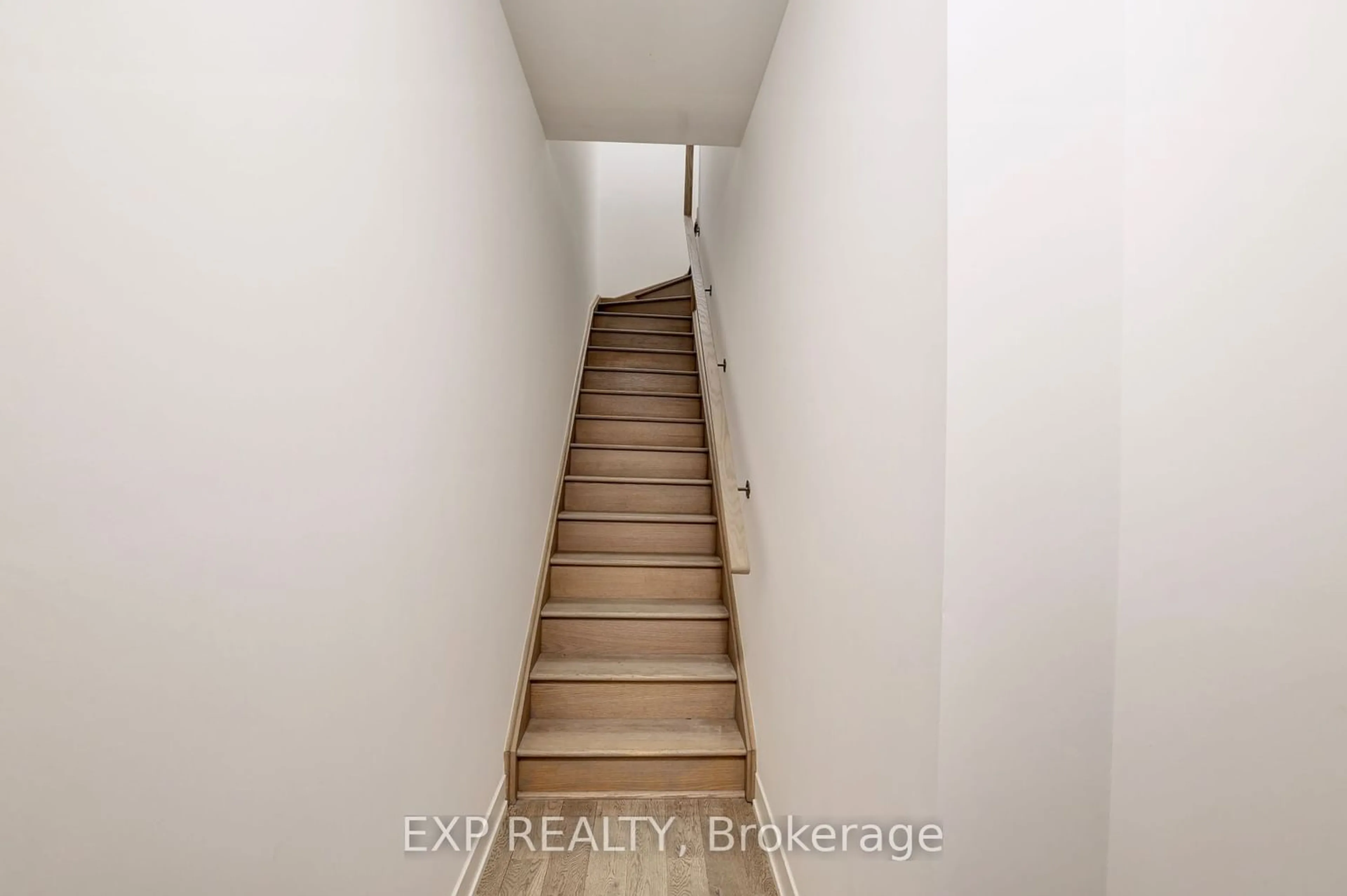 Stairs for 1070 Douglas Mccurdy Comm Dr #219, Mississauga Ontario L5G 0C6