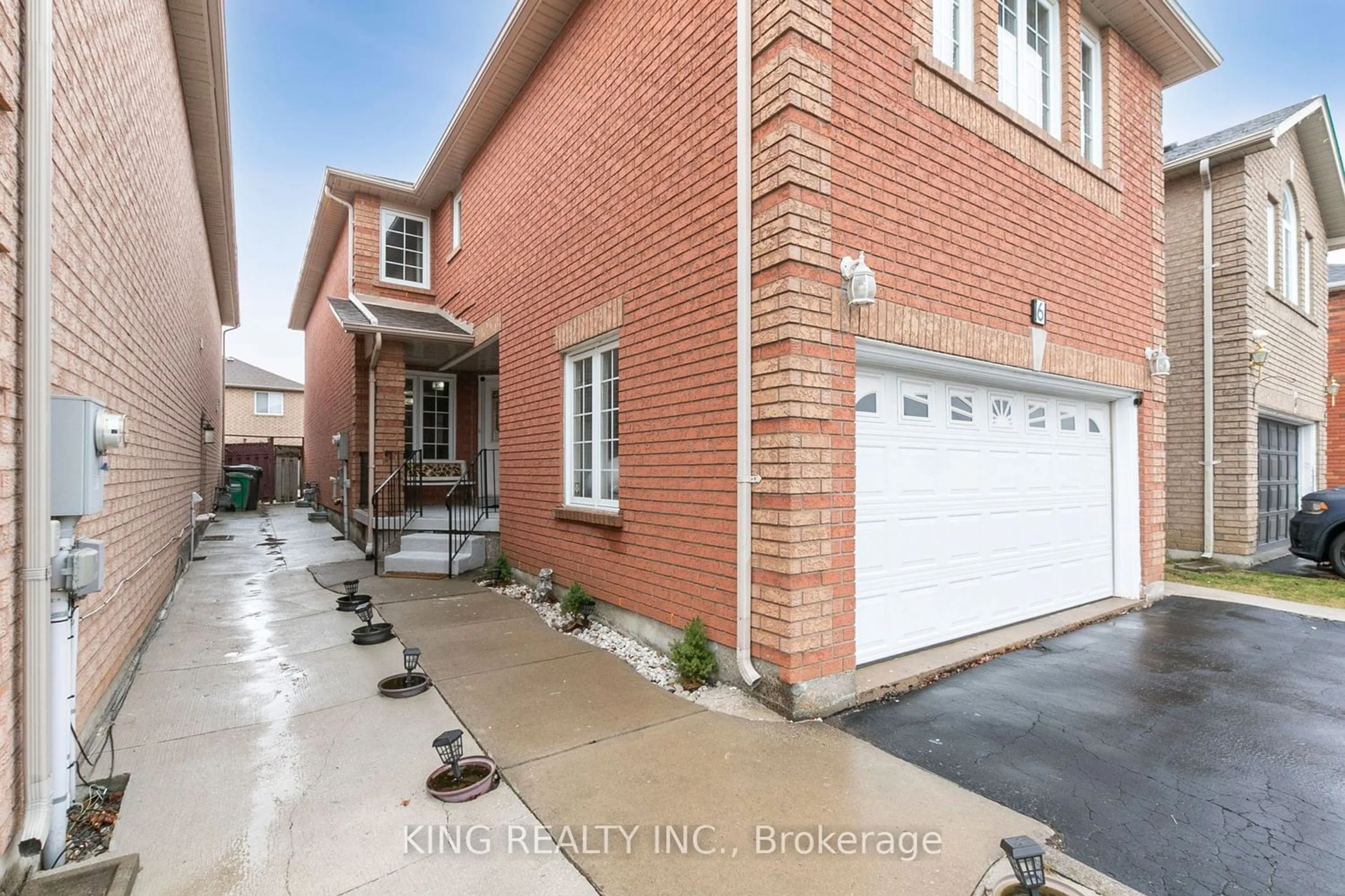 Home with brick exterior material for 6 Rockford Run, Brampton Ontario L6Y 5A5