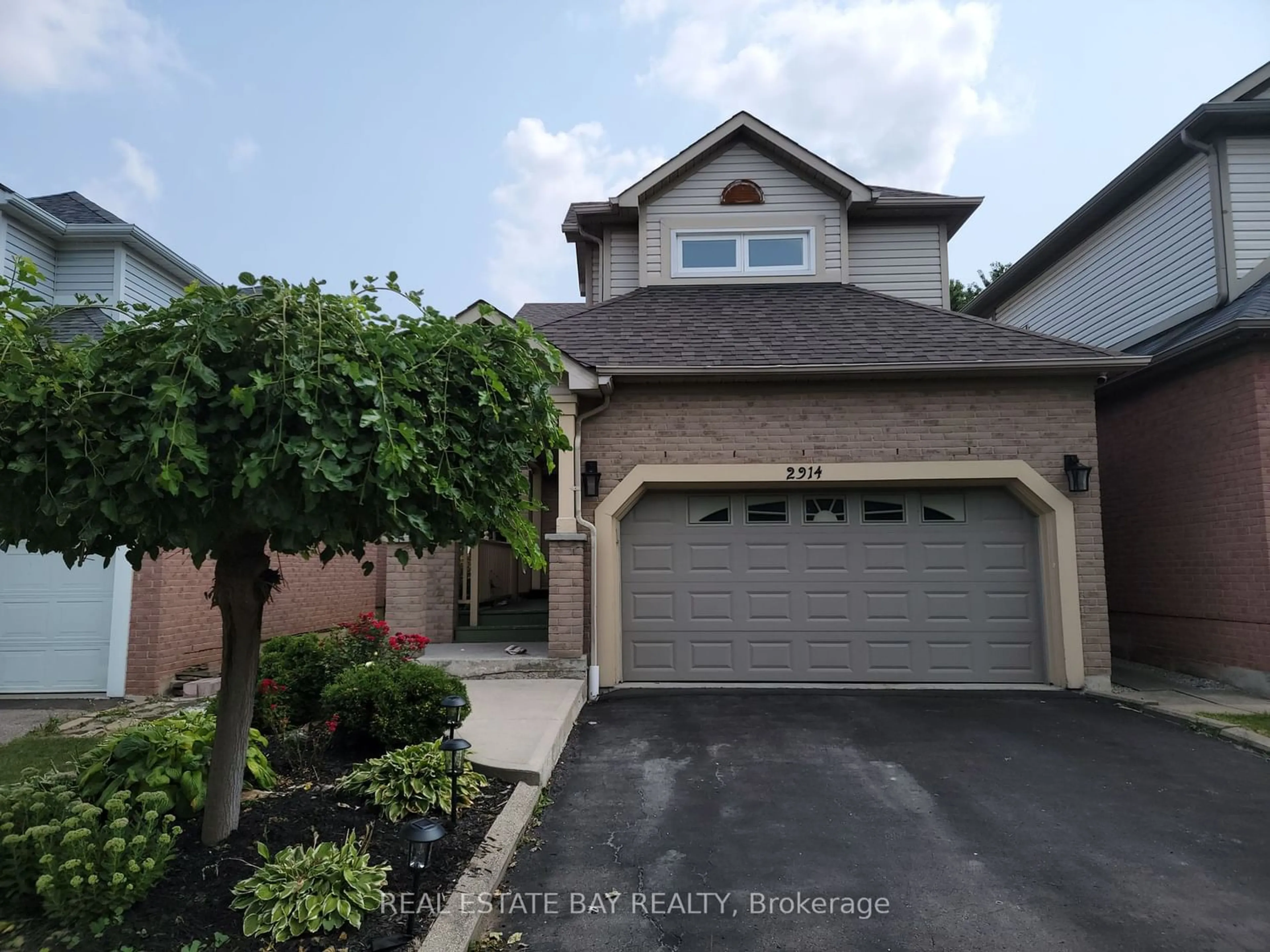 Frontside or backside of a home for 2914 Picton Pl, Mississauga Ontario L5M 5S9