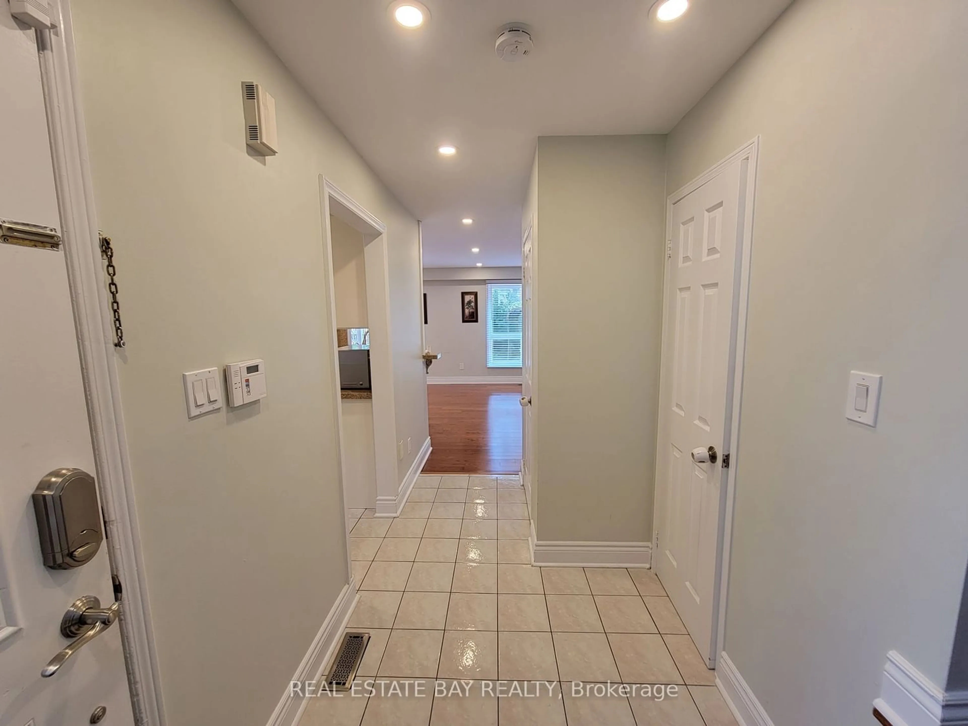Indoor entryway for 2914 Picton Pl, Mississauga Ontario L5M 5S9