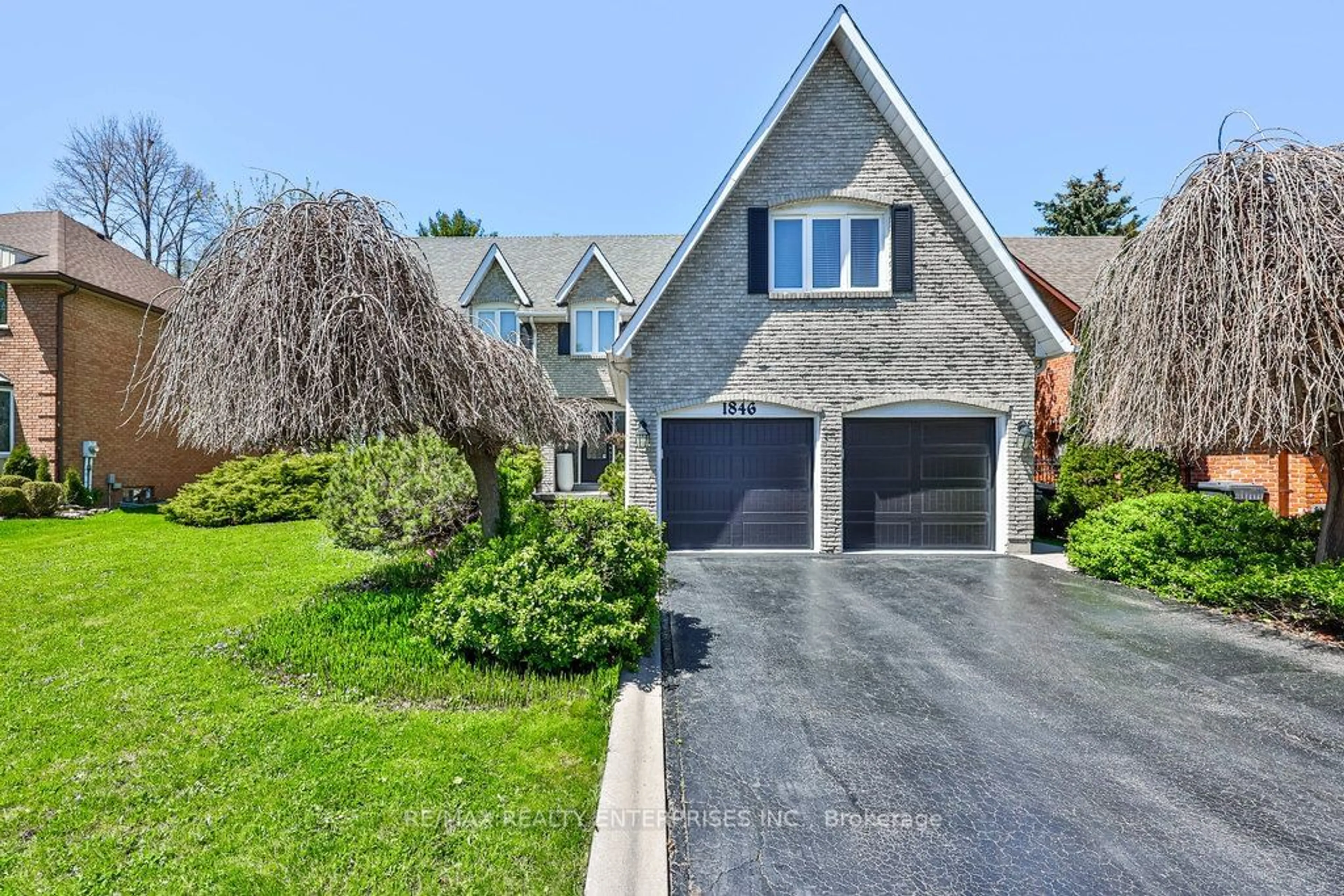 Frontside or backside of a home for 1846 Paddock Cres, Mississauga Ontario L5L 3E4
