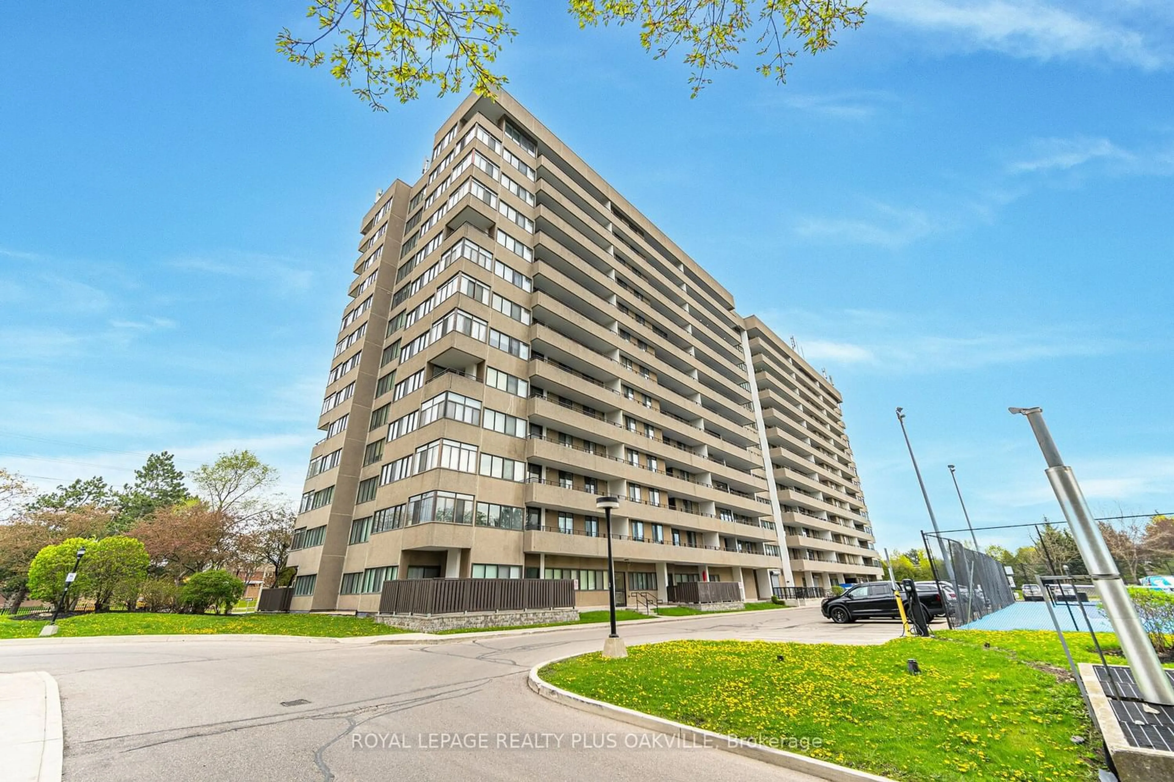 A pic from exterior of the house or condo for 1300 Mississauga Valley Blvd #1002, Mississauga Ontario L5A 3S8