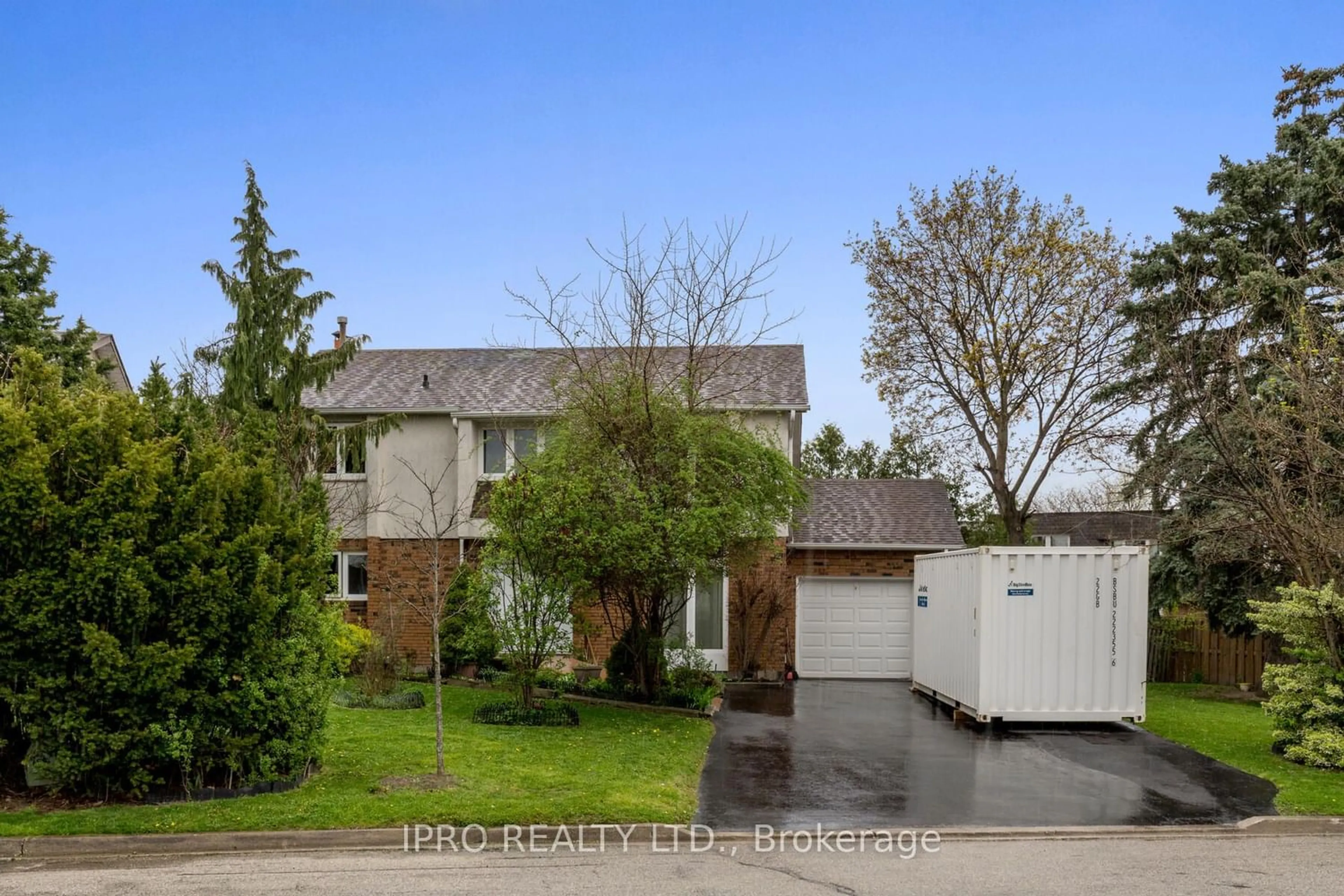 Frontside or backside of a home for 7 Parklawn Dr, Brampton Ontario L6Y 2H3