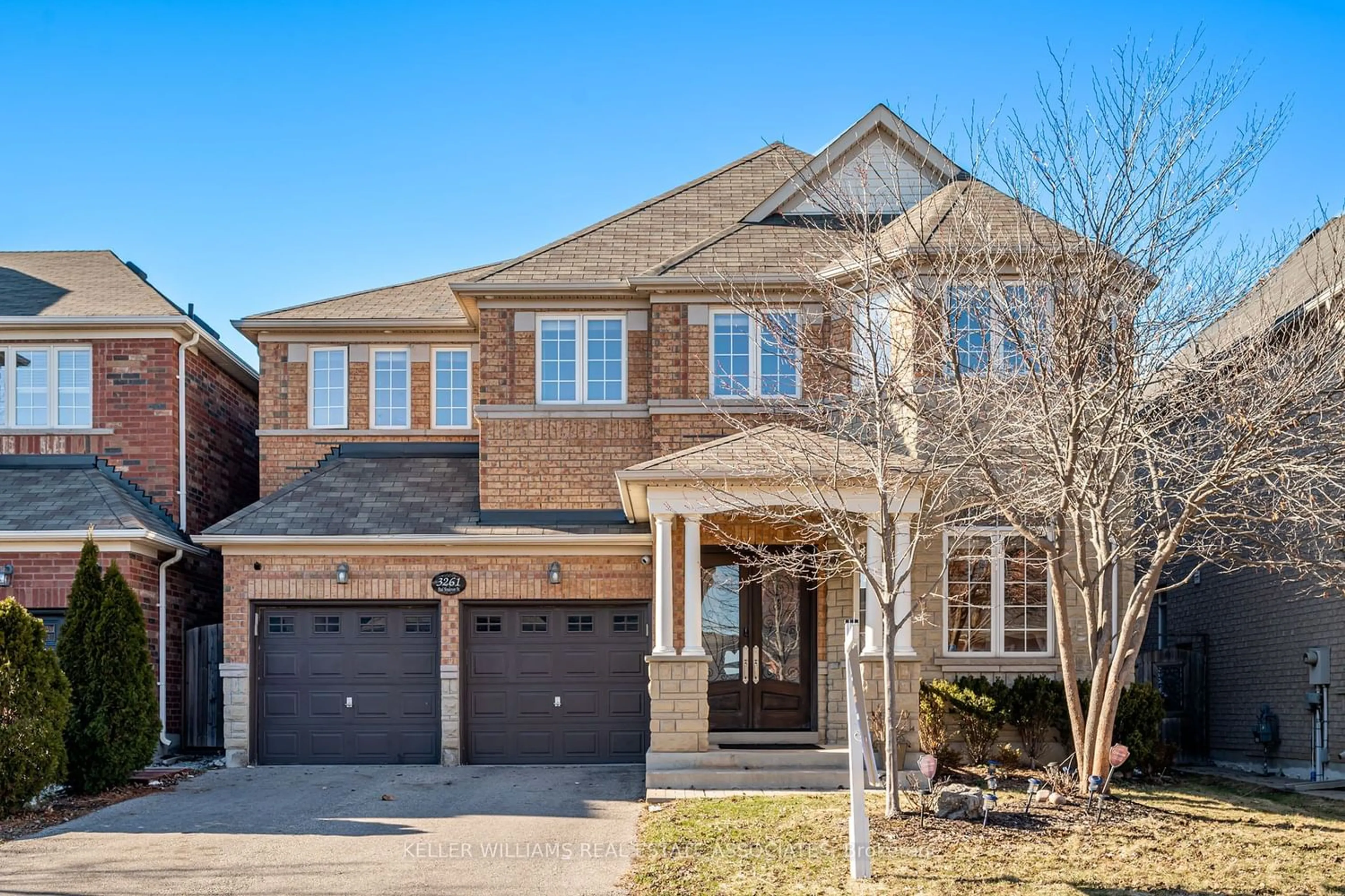 Home with brick exterior material for 3261 Paul Henderson Dr, Mississauga Ontario L5M 0H5