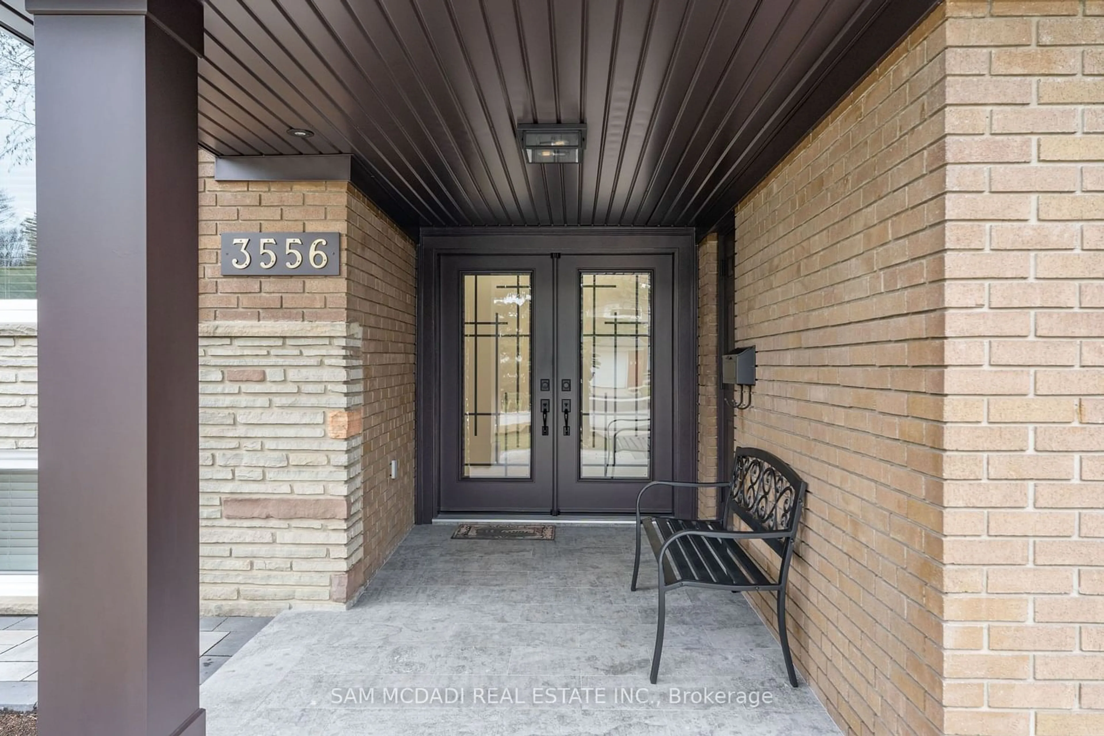Indoor entryway for 3556 Silverplains Dr, Mississauga Ontario L4X 2P4