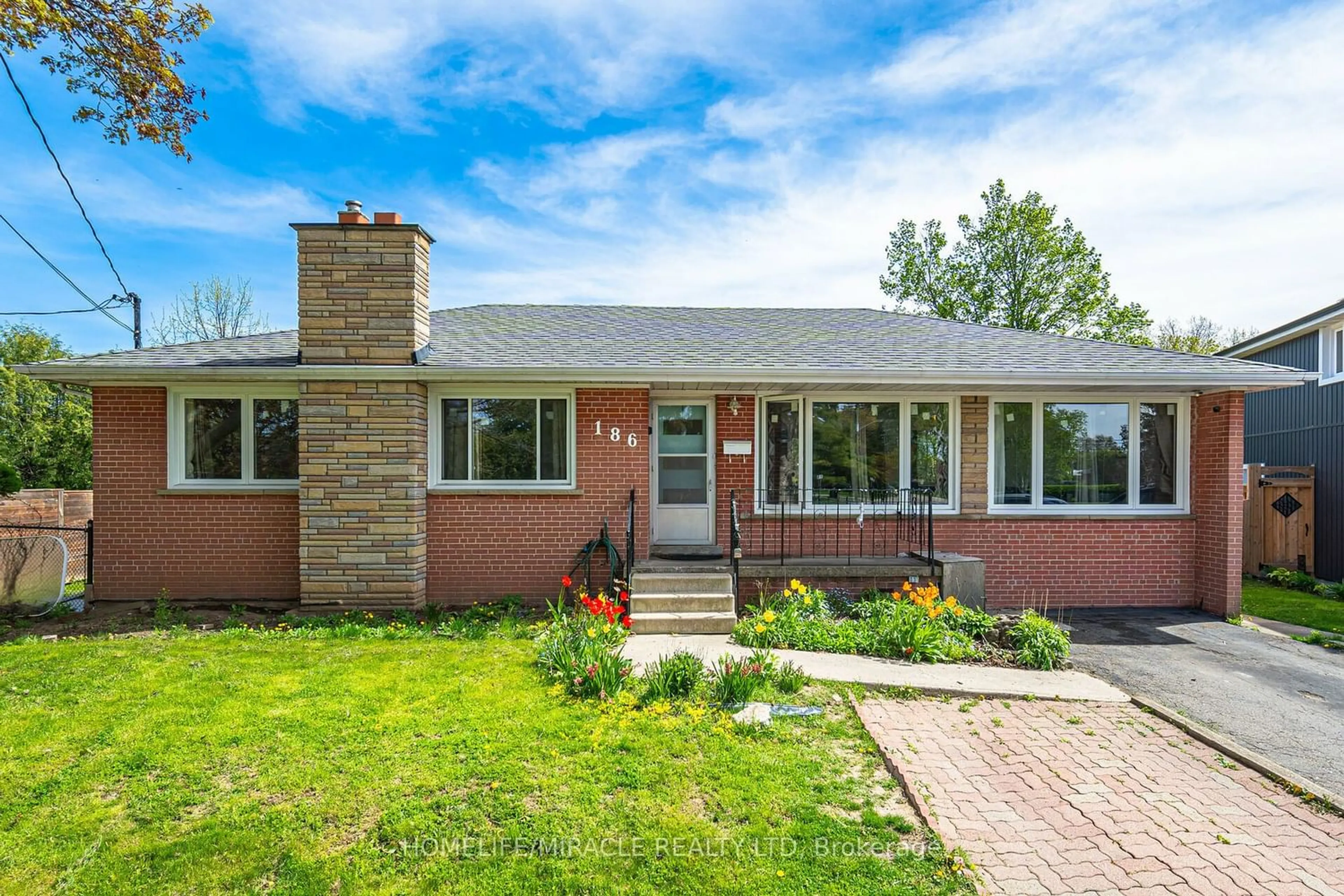 Home with brick exterior material for 186 Wakefield Rd, Milton Ontario L9T 2L9